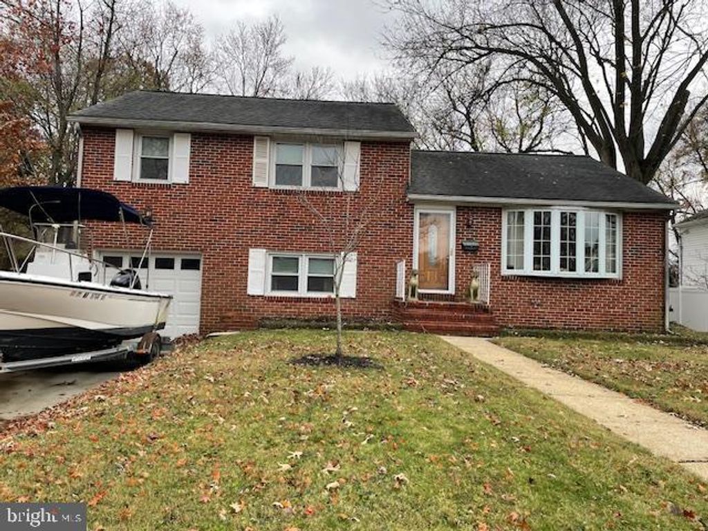 Photo of 319 School Lane, LINTHICUM HEIGHTS, MD 21090 (MLS # MDAA2131550)