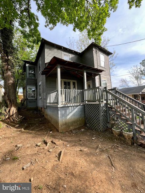 407 CARRUTHERS STREET LEXINGTON VA 24450