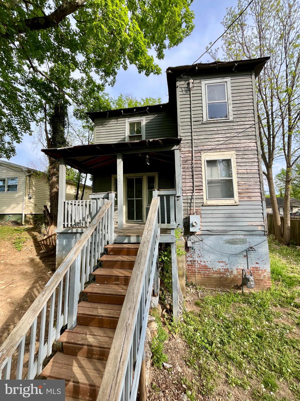 407 CARRUTHERS STREET