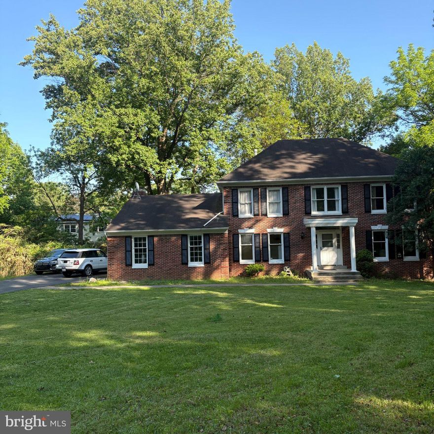 **NEW LISTING**CUSTOM BUILT 5 BEDROOMS 3.5 BATHROOMS COLONIAL BEAUTIFUL ESTATE SIZED 0.75 ACRE ON PRIVATE LOT /CUL DE SAC IN GREAT LOCATION MINS TO 495/66/50, UPDATED, NEW PAINT & CARPETS,TYSON CORNER SHOPPING, MOSIAC MERRIFIED, METRO, FAIRFAX HOSPITAL, GOURMET KITCHEN WITH GRANITE COUNTERS, CERAMIC TILE FLOOR, AND STAINLESS STEEL APPLIANCES, SKYLITES, WOOD FLOORS, NEW WATER HEATER, NEW OVEN, NEW STAINLESS FRIDGE, DISHWASHER, SUNNY BREAKFAST AREA WITH LARGE WINDOW, SEPARATE DINNING ROOM, FAMILY ROOM, CATHEDRAL CEILING, LARGE DECK, LUXURIOUS MASTER BEDROOM WITH JACUZZI, HOUSE HAS GENEROUS SIZED ROOMS. 2 CAR GARAGE WITH PLENTY OF PARKING, BRICKWALL FIRE PLACE, WALKOUT BASEMENT WITH PRIVATE ENTRANCE, HOME OFFICE CUL DE SAC, LOT OF PRIVACY *1 YEAR HOME WARRANTY*