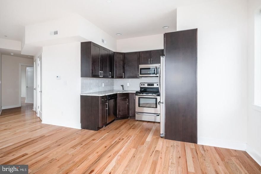 *Available NOW!*

Newer construction 1 bedroom, 1 full bathroom apartment right on Point Breeze Ave within walking distance to several restaurants, bars, and public transportation. It also features top-of-the-line finishes and appliances including central air, washer/dryer in the unit, lots of natural light, hardwood floors throughout, not to mention gorgeous skyline views directly from the unit! The kitchen is modern with granite counter tops, garbage disposal and stainless steel appliances such as the dishwasher, microwave, electric stove/oven and refrigerator. The bedroom is spacious with plenty of closet space, and the bathroom features updated back splash tile.

*Pricing reflects the net effective rent after a 2-month credit is applied to a 16-month lease at $1,250/mo
*Sorry, no pets