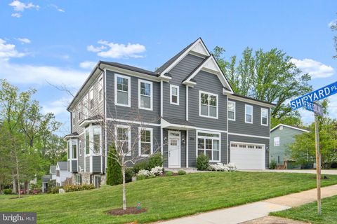 Photo of 2016 Freedom Lane, FALLS CHURCH, VA 22043 (MLS # VAFX2303670)