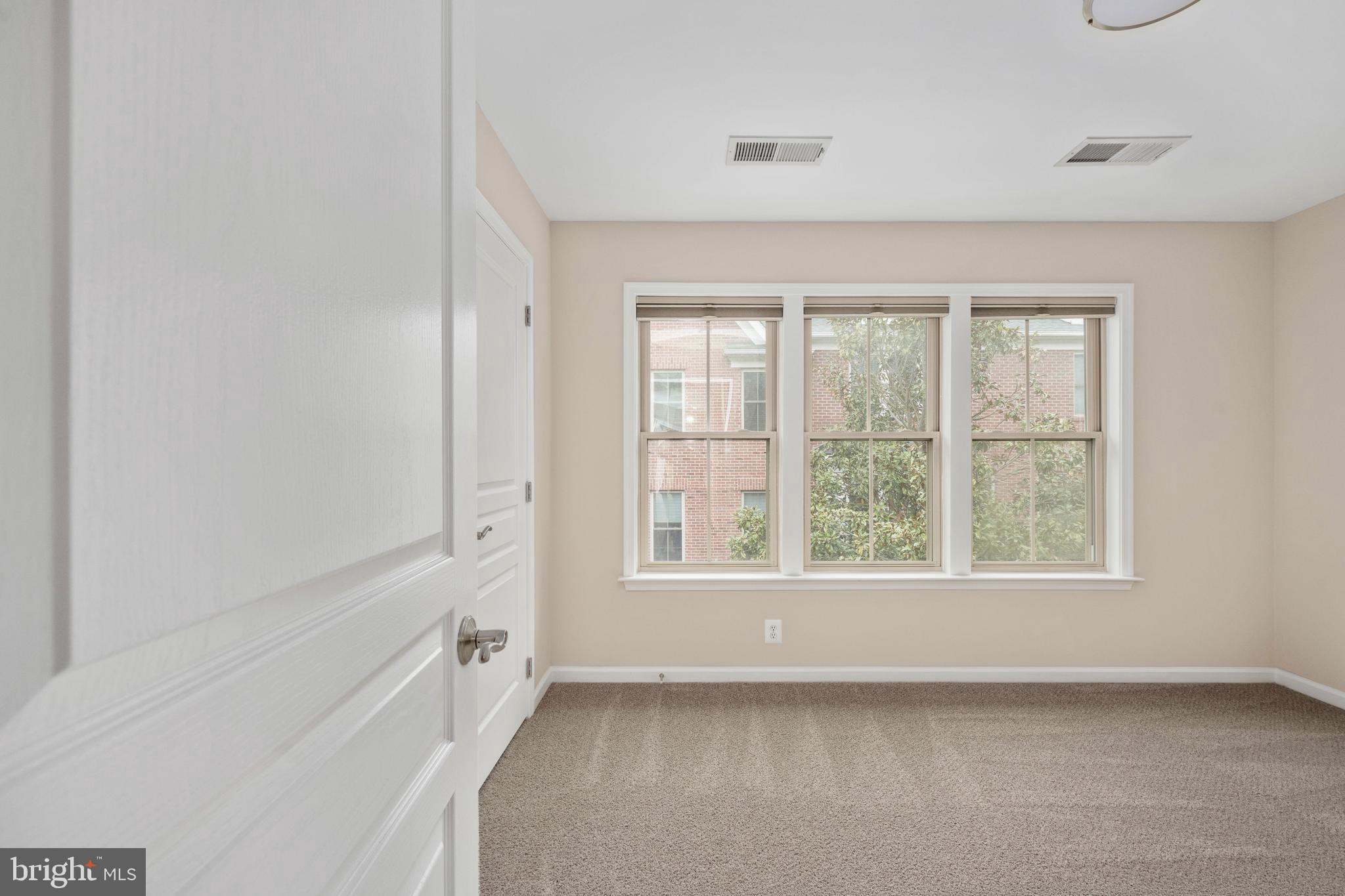 SHIRLINGTON CREST - Residential