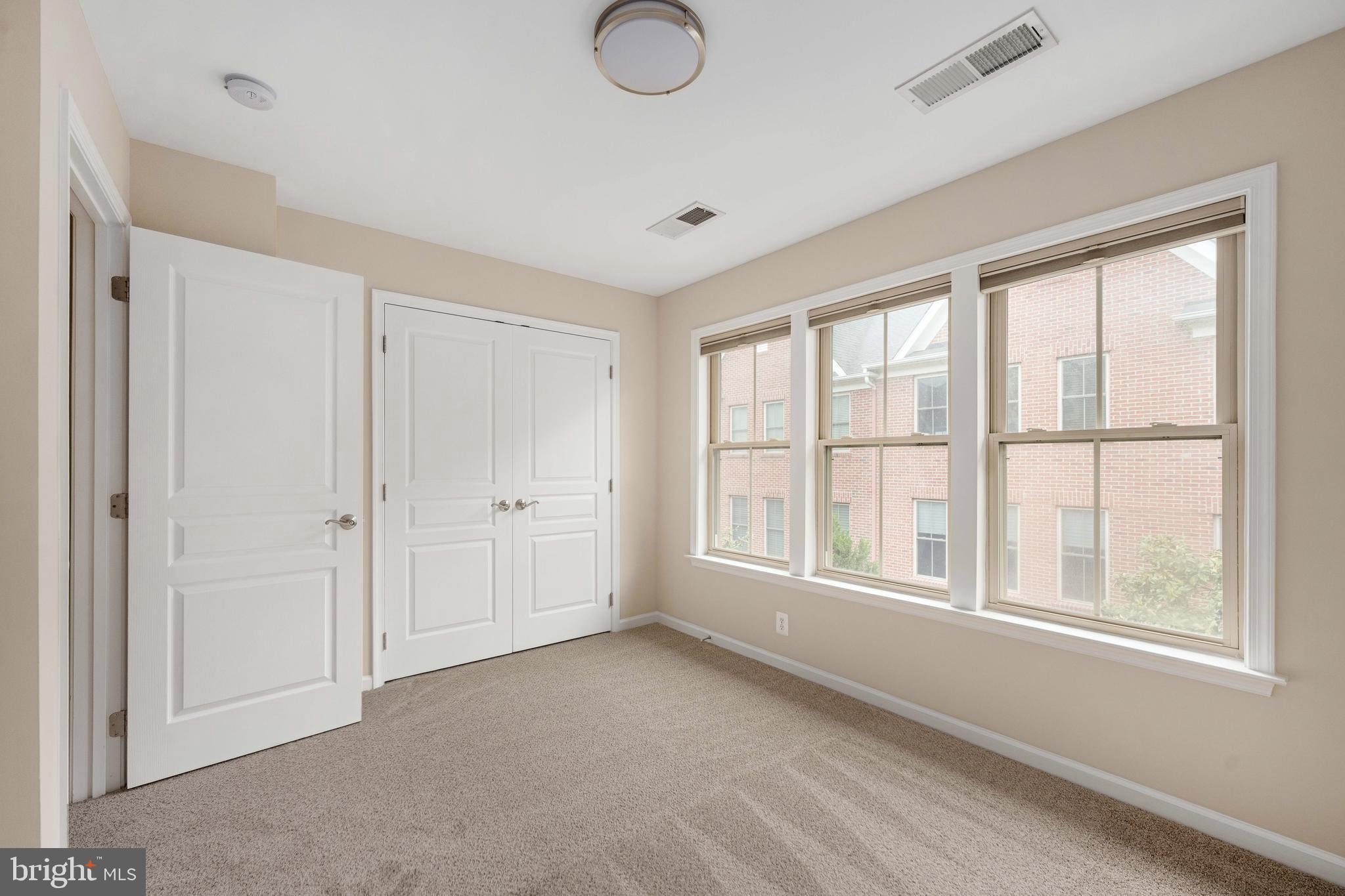 SHIRLINGTON CREST - Residential