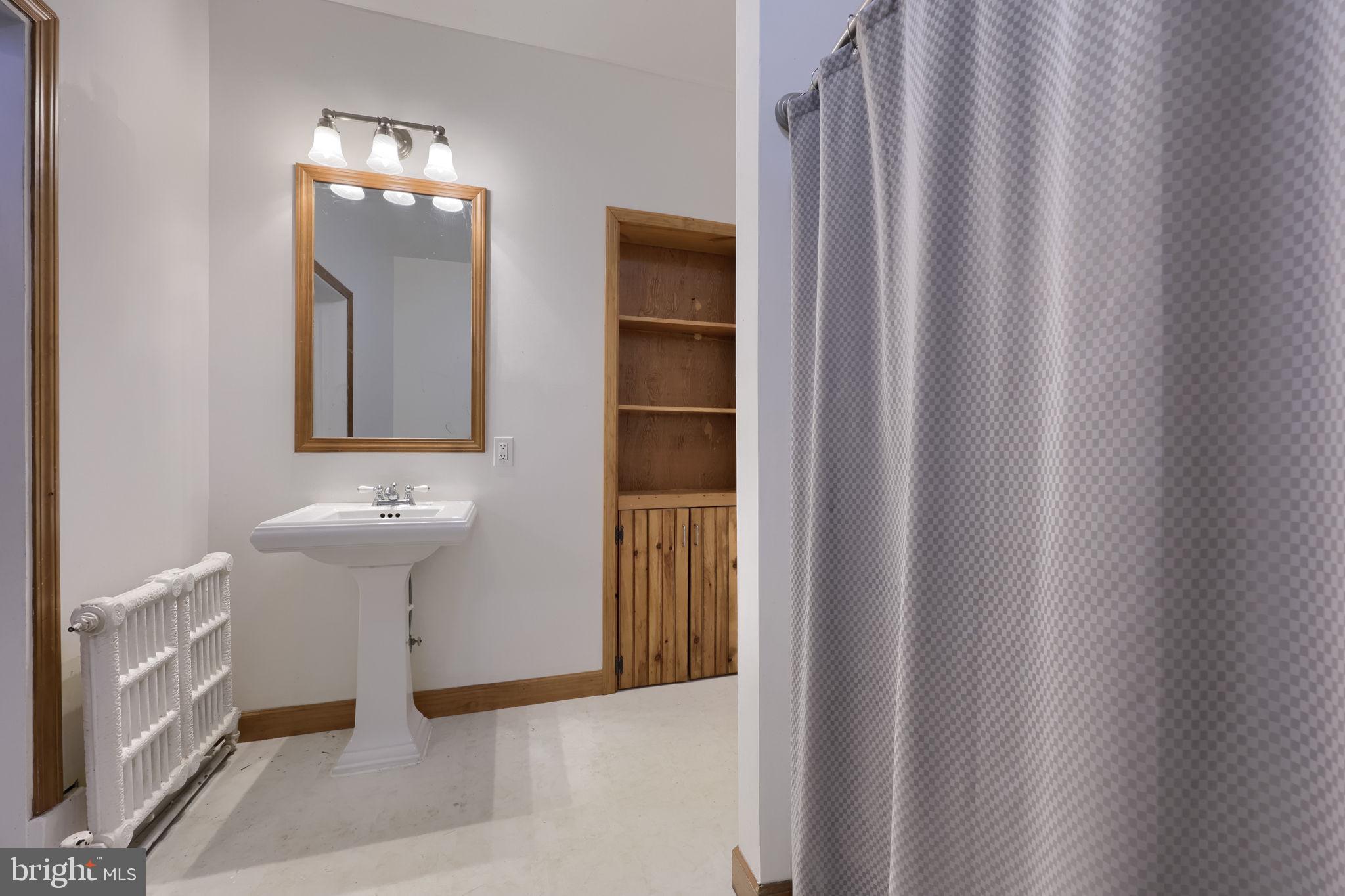 SCHOOL LANE HILLS - Residential