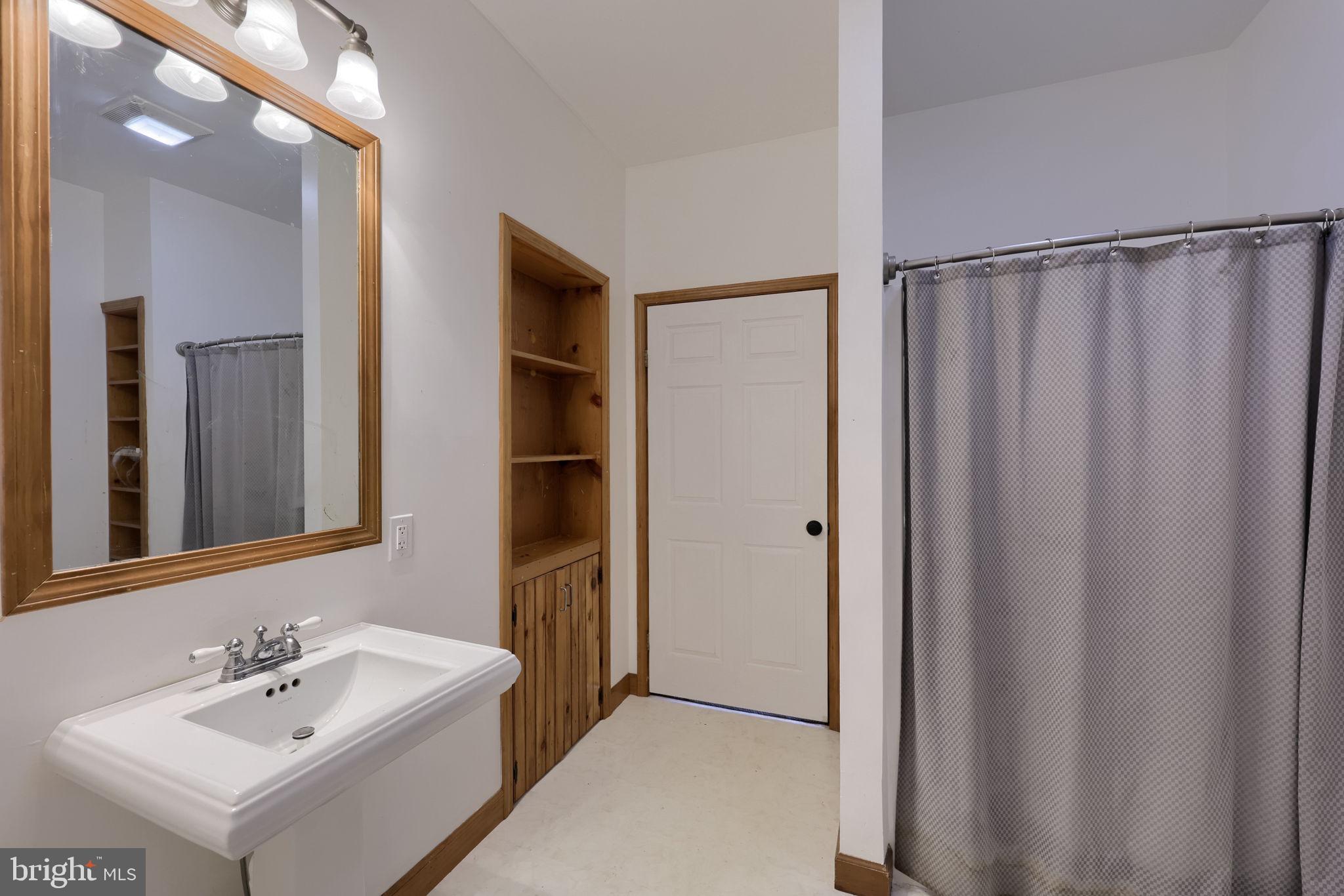 SCHOOL LANE HILLS - Residential