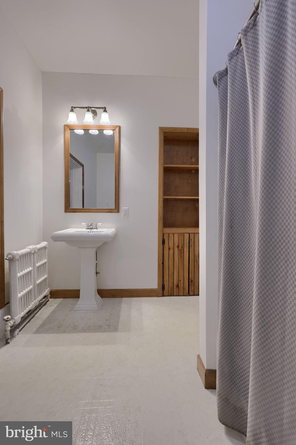 SCHOOL LANE HILLS - Residential