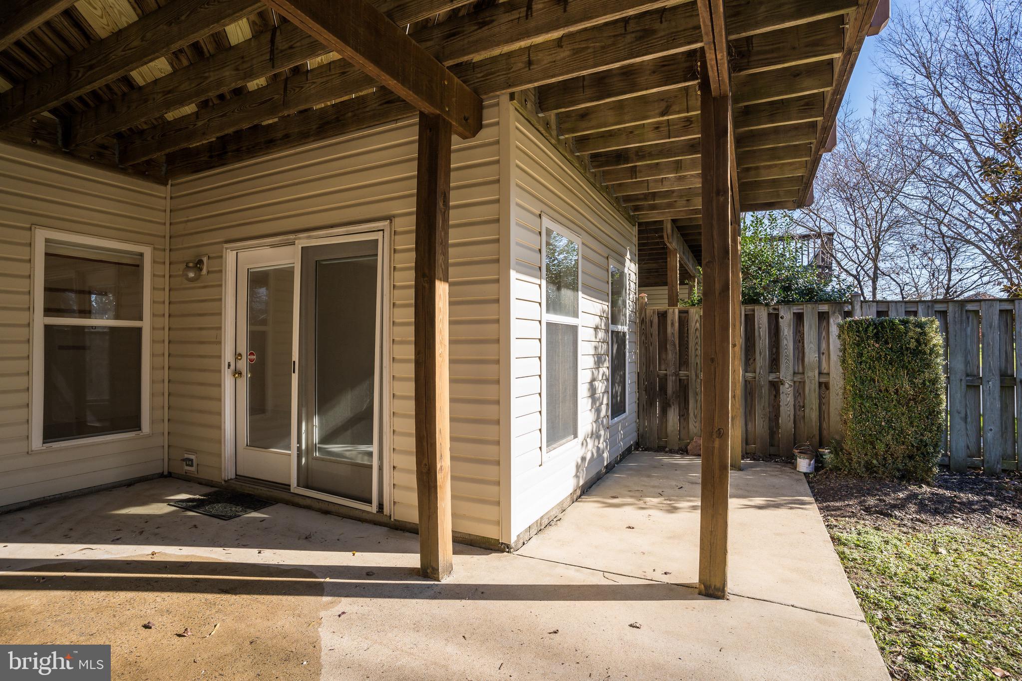 ASHBURN FARM - Residential Lease