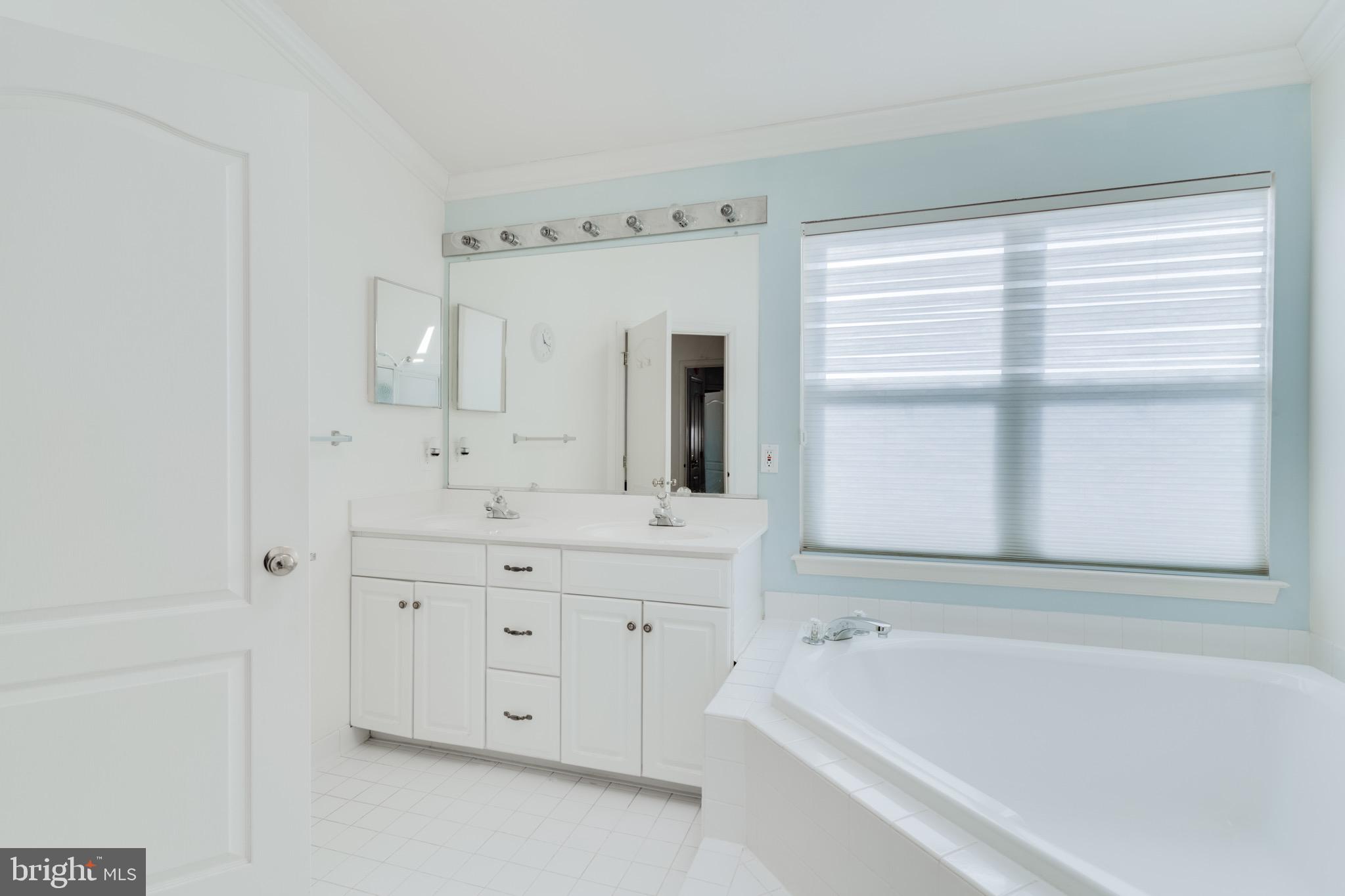 ASHBURN FARM - Residential Lease