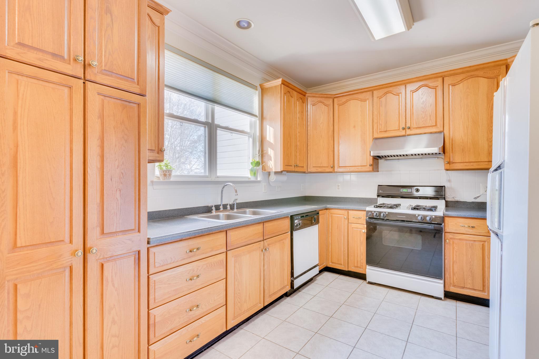 ASHBURN FARM - Residential Lease