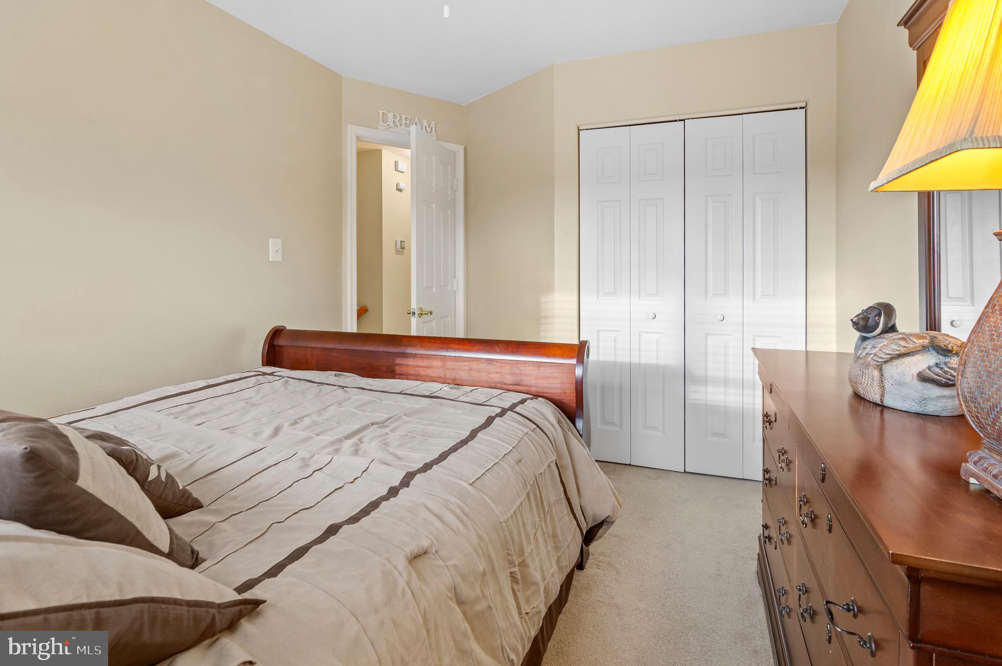 CONSTANT FRIENDSHIP - Residential