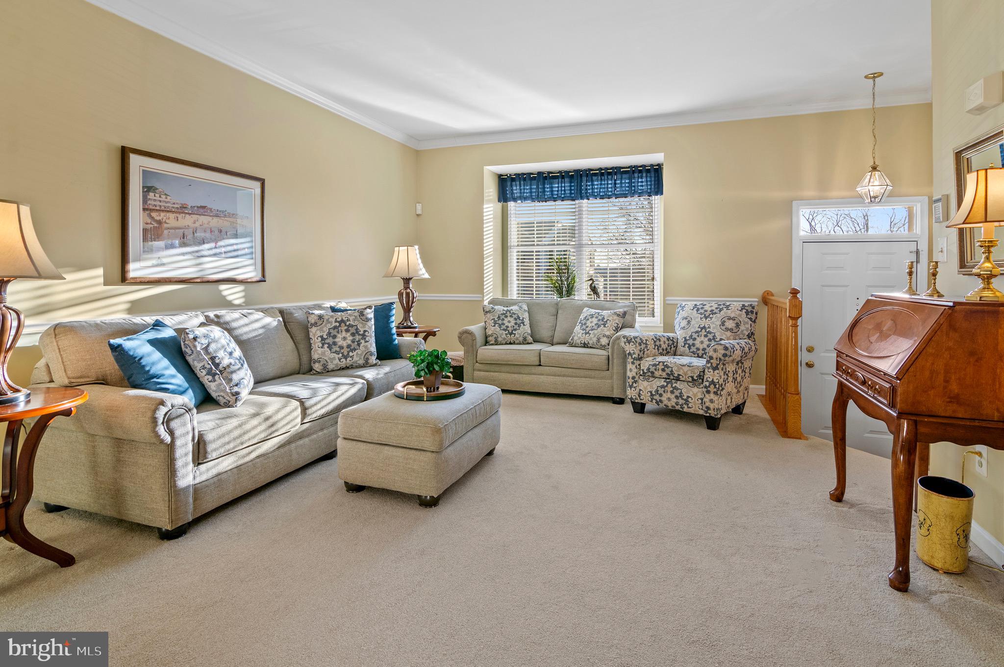 CONSTANT FRIENDSHIP - Residential