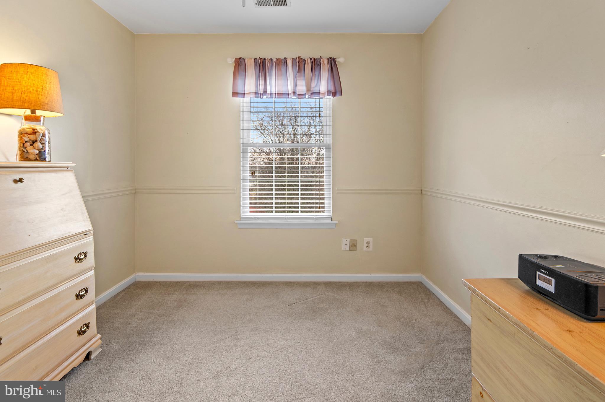 CONSTANT FRIENDSHIP - Residential