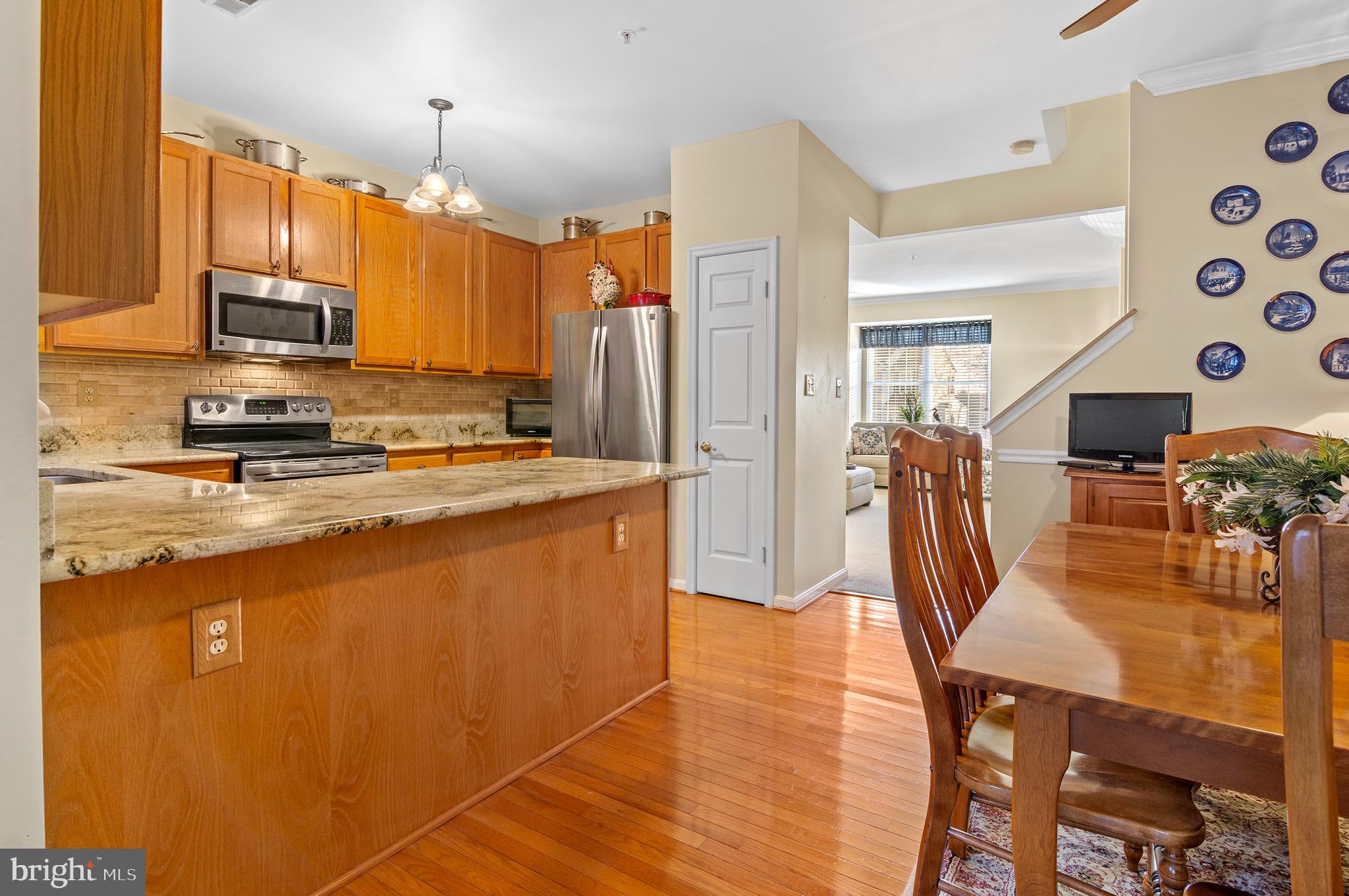 CONSTANT FRIENDSHIP - Residential