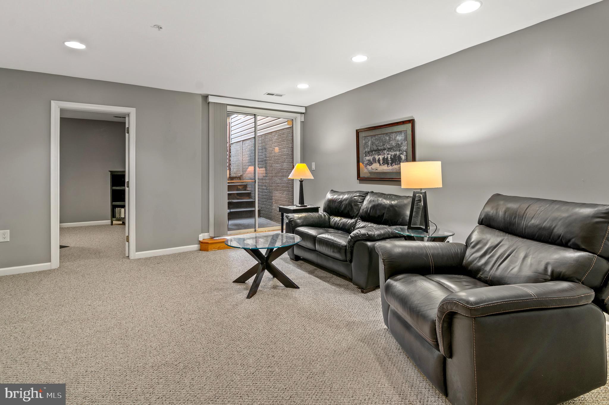 CONSTANT FRIENDSHIP - Residential