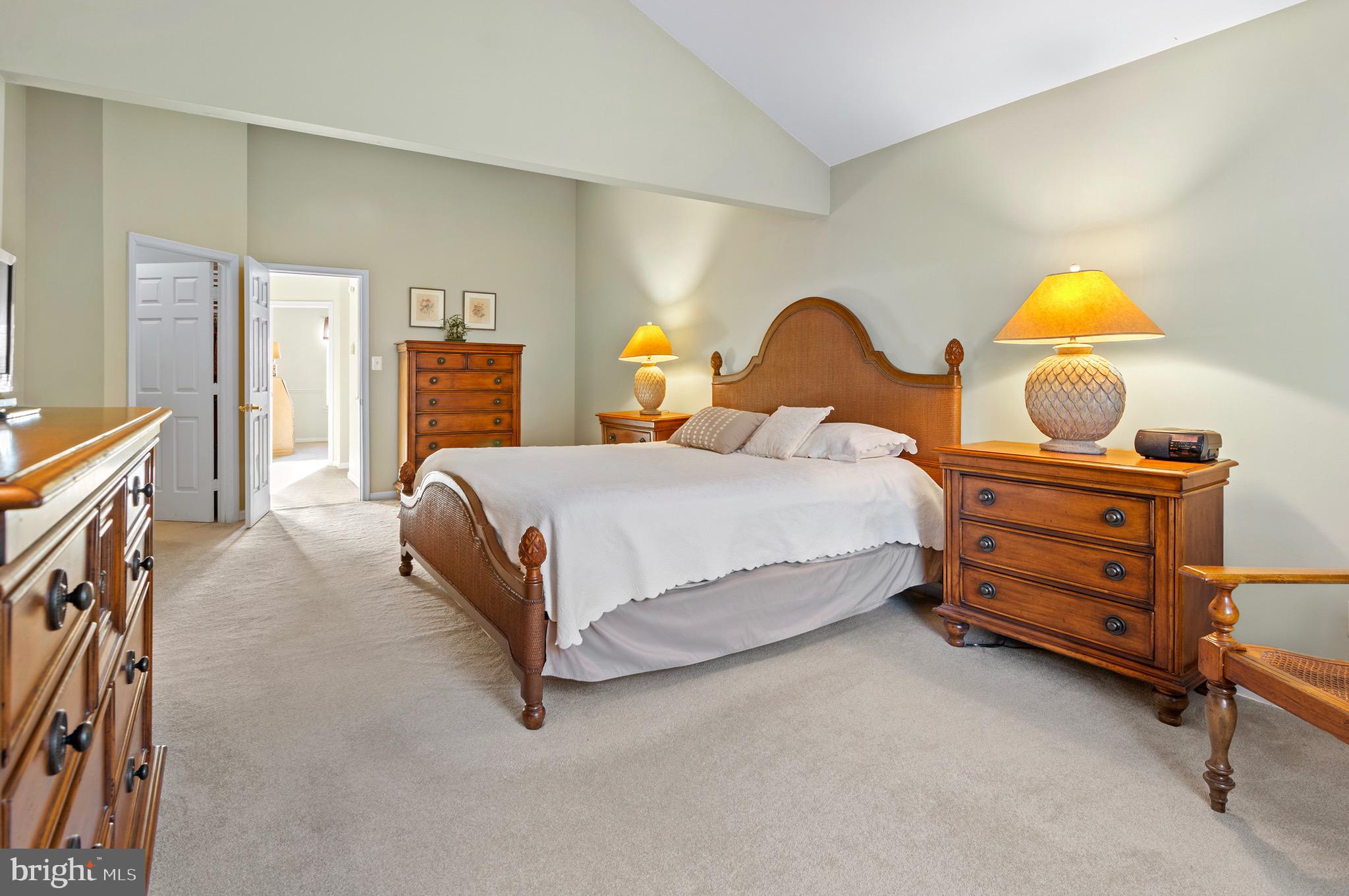 CONSTANT FRIENDSHIP - Residential