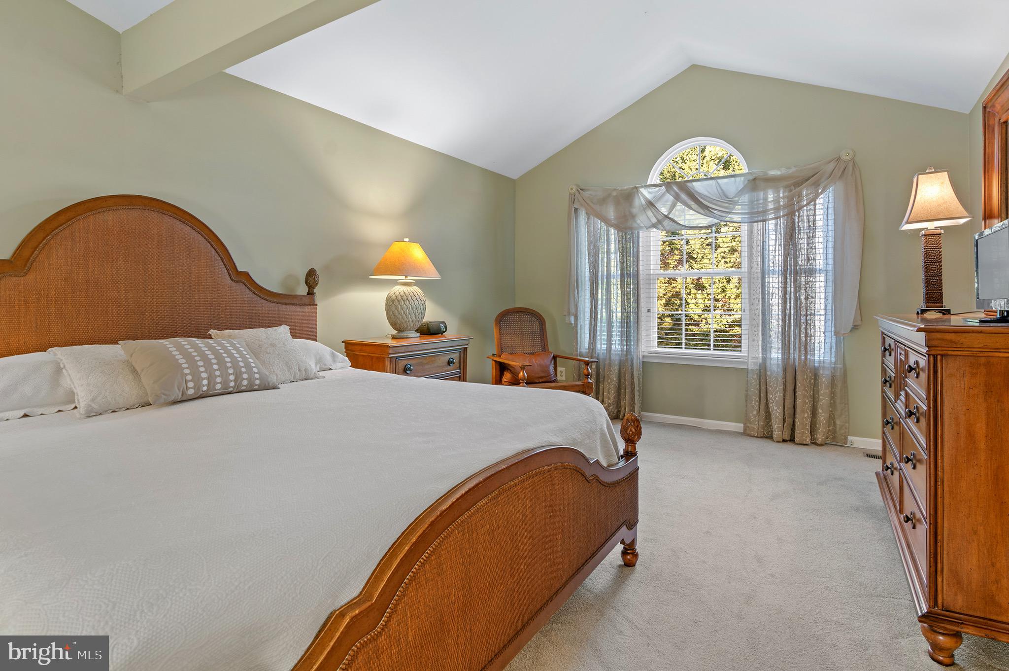 CONSTANT FRIENDSHIP - Residential