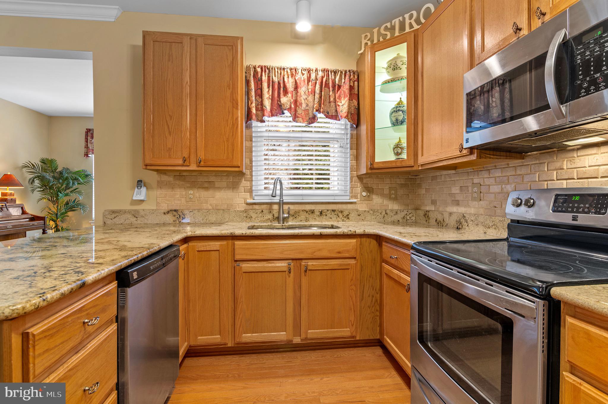 CONSTANT FRIENDSHIP - Residential