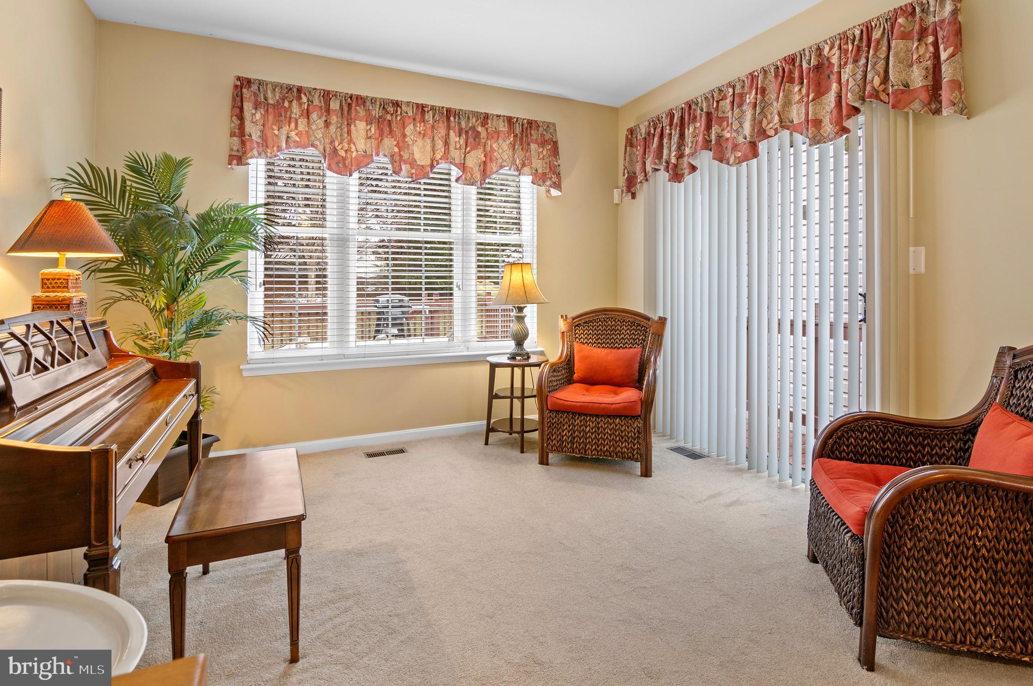 CONSTANT FRIENDSHIP - Residential