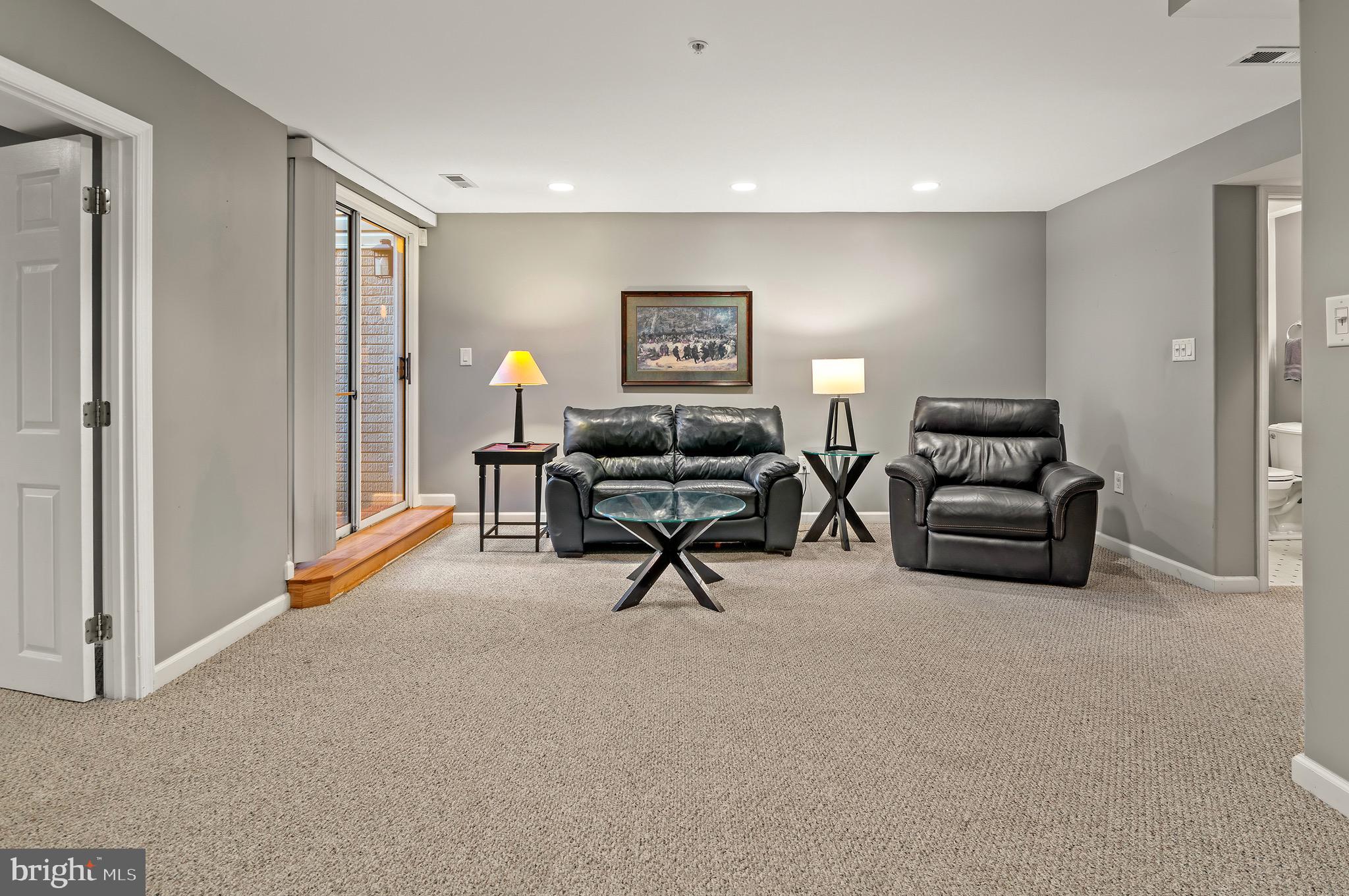 CONSTANT FRIENDSHIP - Residential