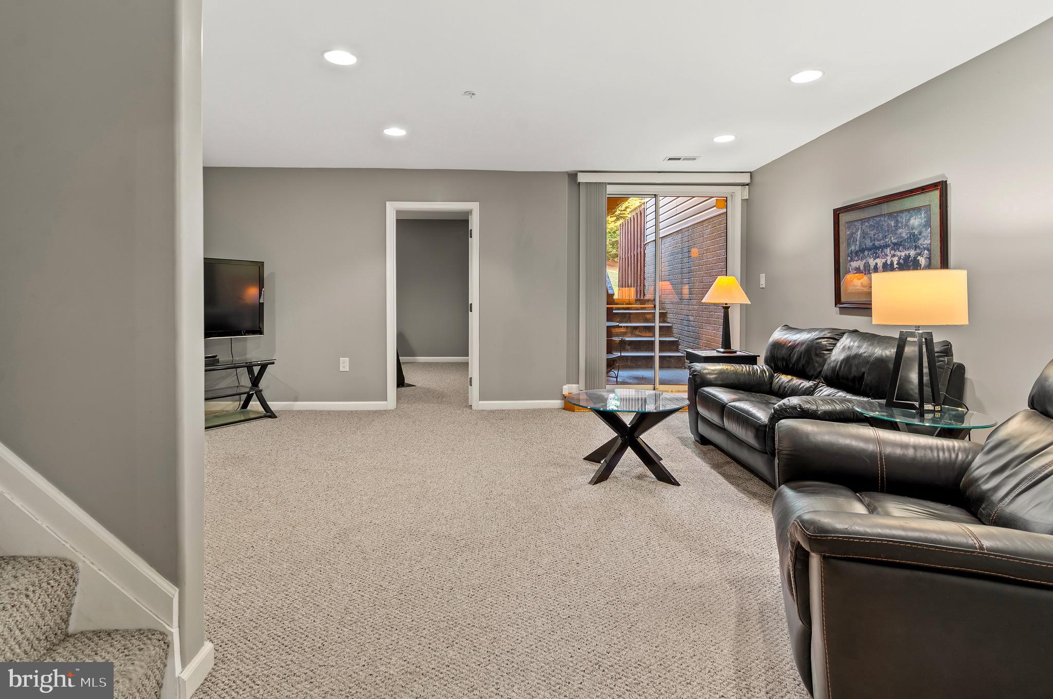 CONSTANT FRIENDSHIP - Residential