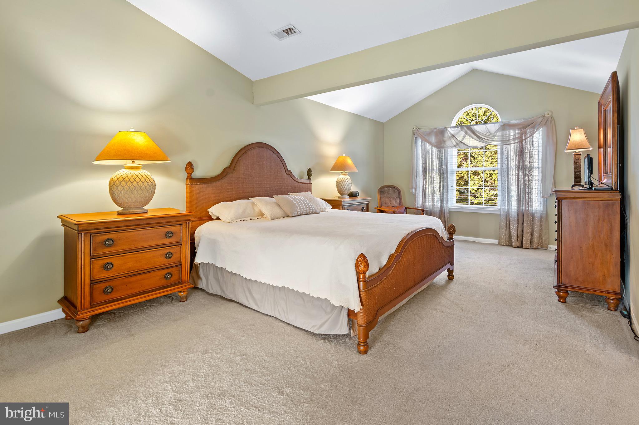 CONSTANT FRIENDSHIP - Residential