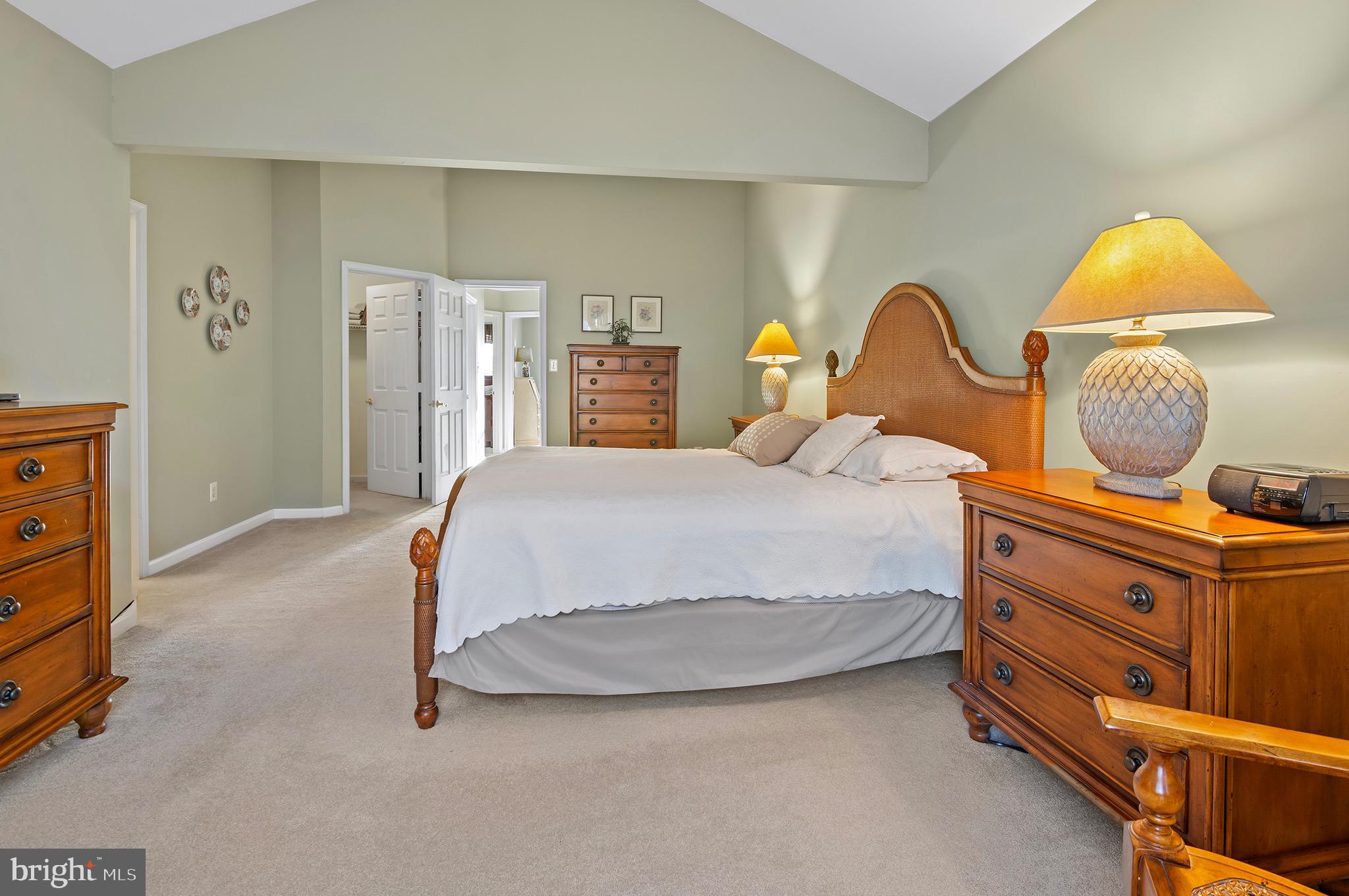 CONSTANT FRIENDSHIP - Residential