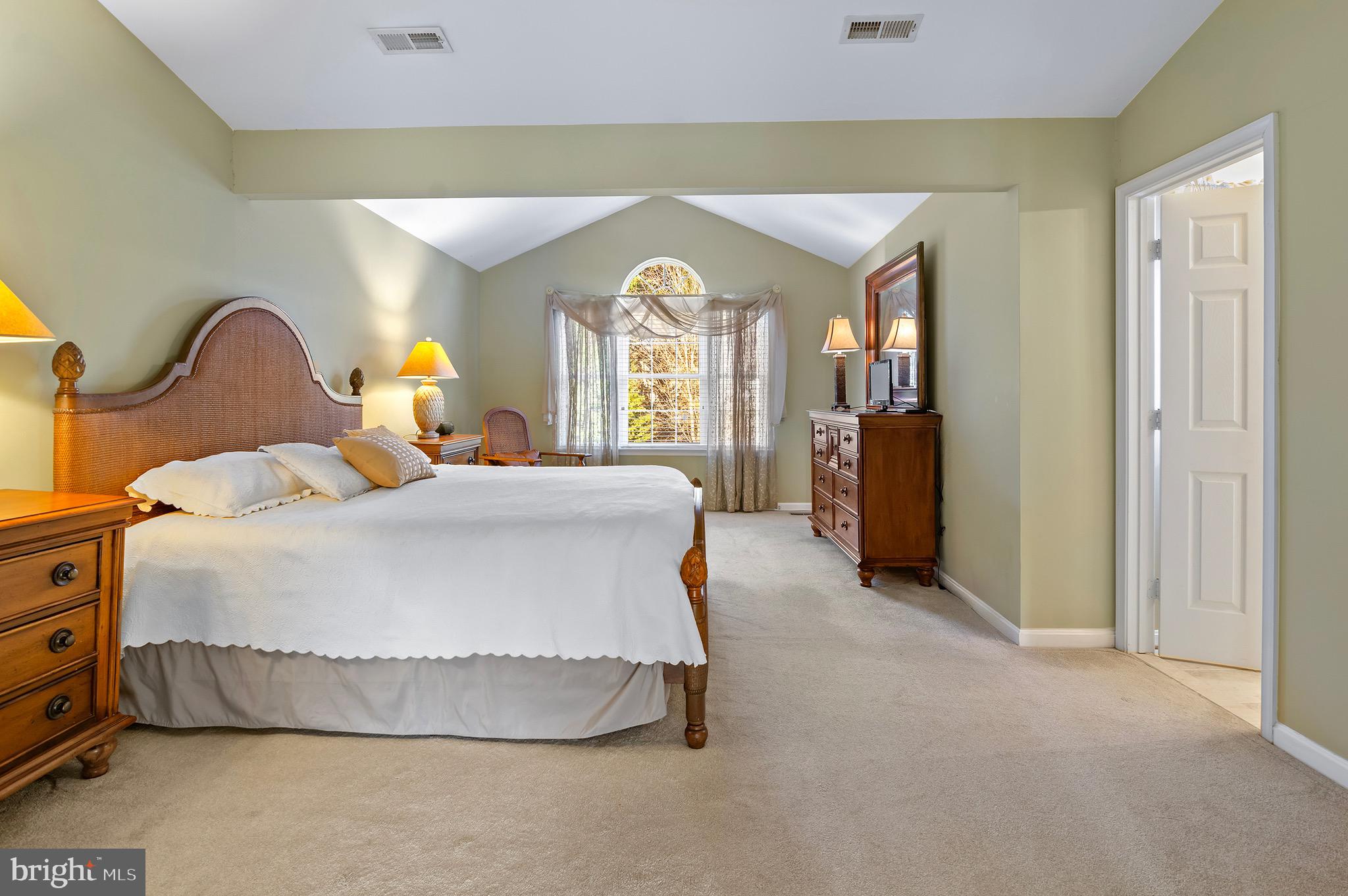 CONSTANT FRIENDSHIP - Residential