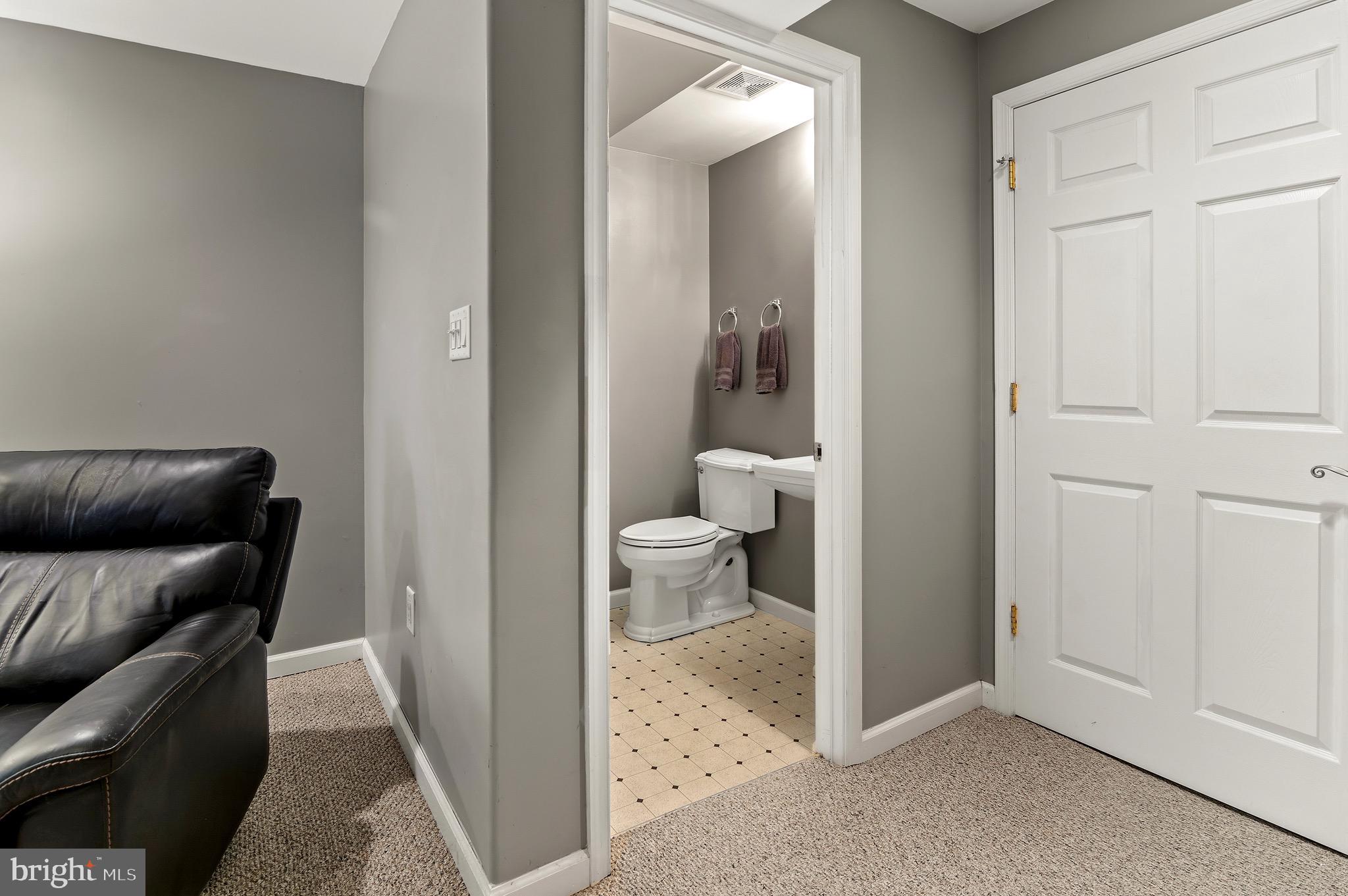 CONSTANT FRIENDSHIP - Residential