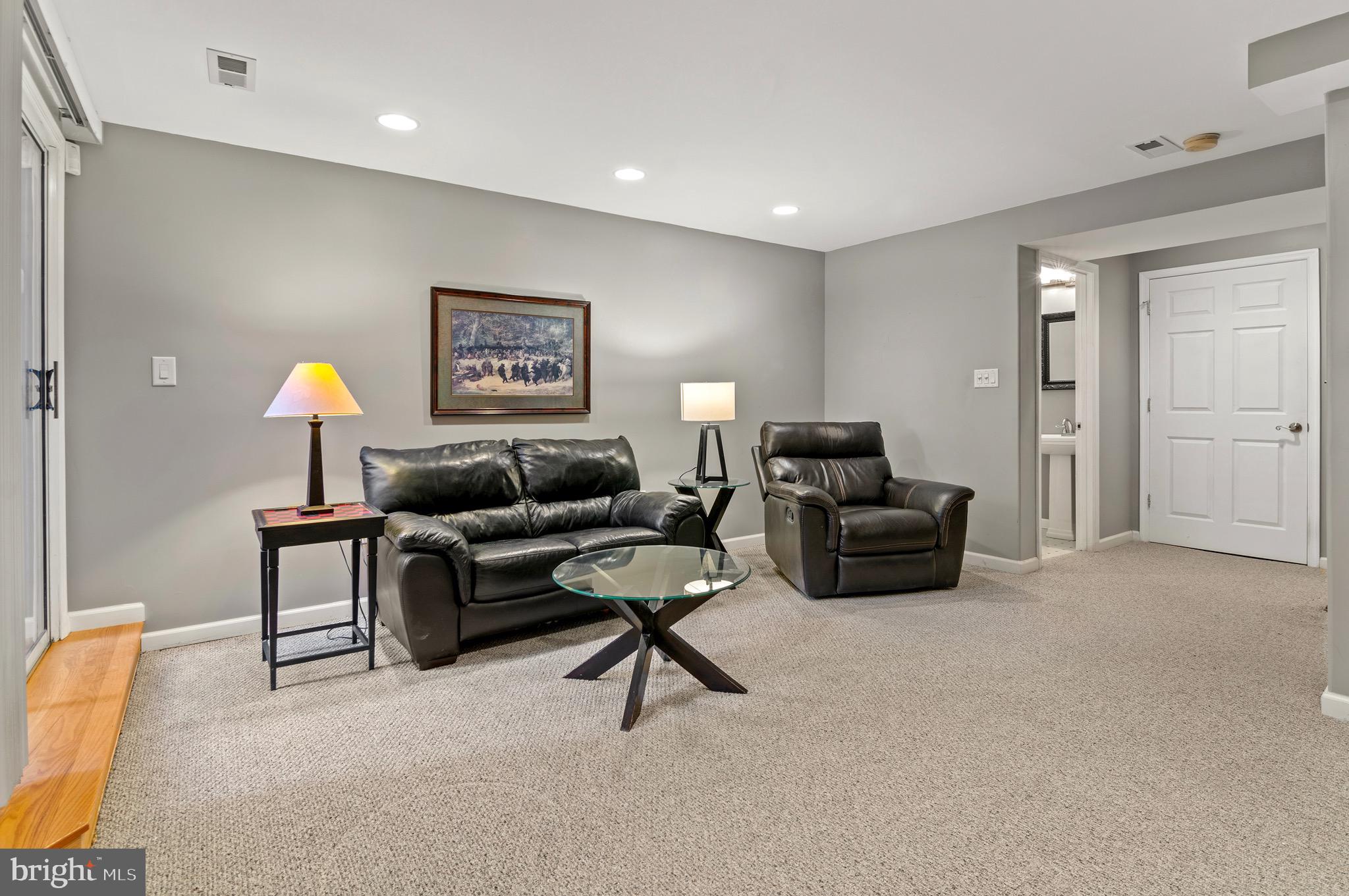 CONSTANT FRIENDSHIP - Residential