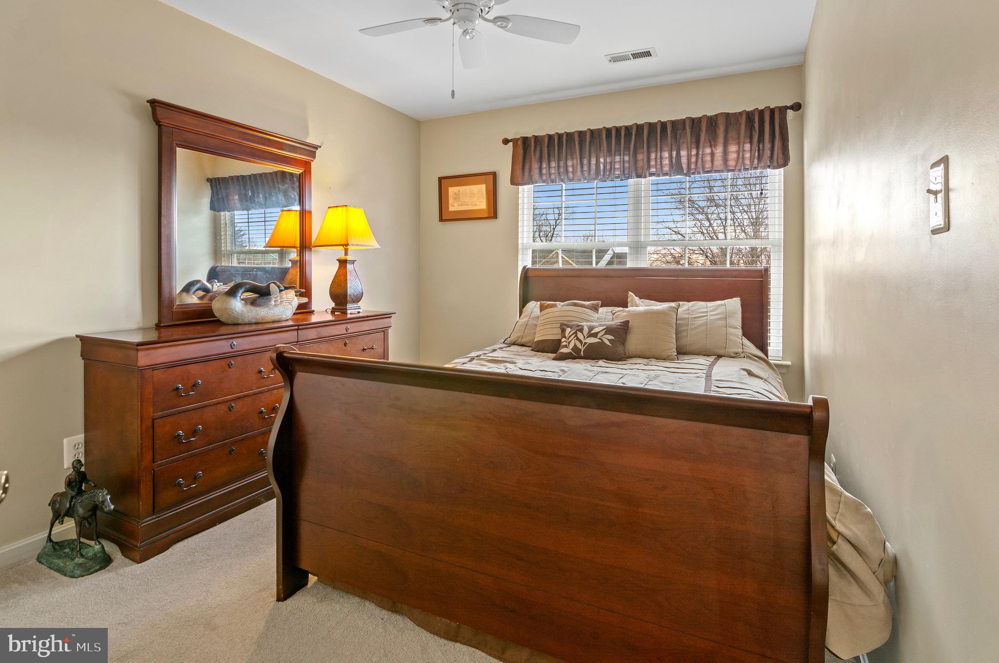 CONSTANT FRIENDSHIP - Residential