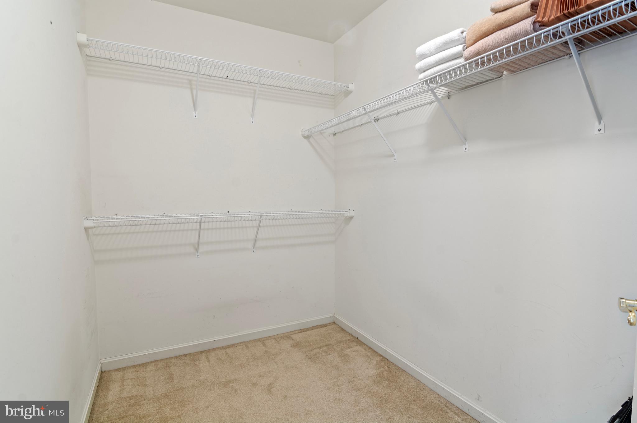 CONSTANT FRIENDSHIP - Residential