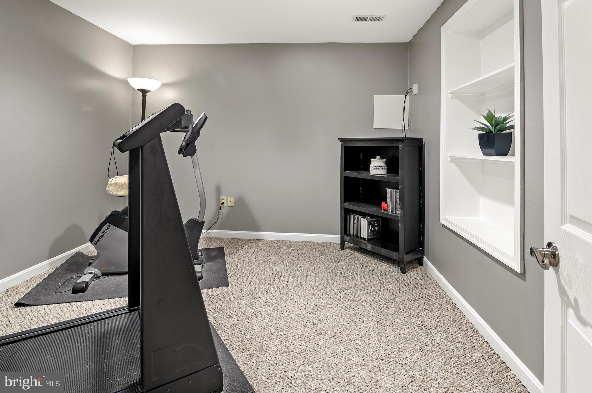 CONSTANT FRIENDSHIP - Residential