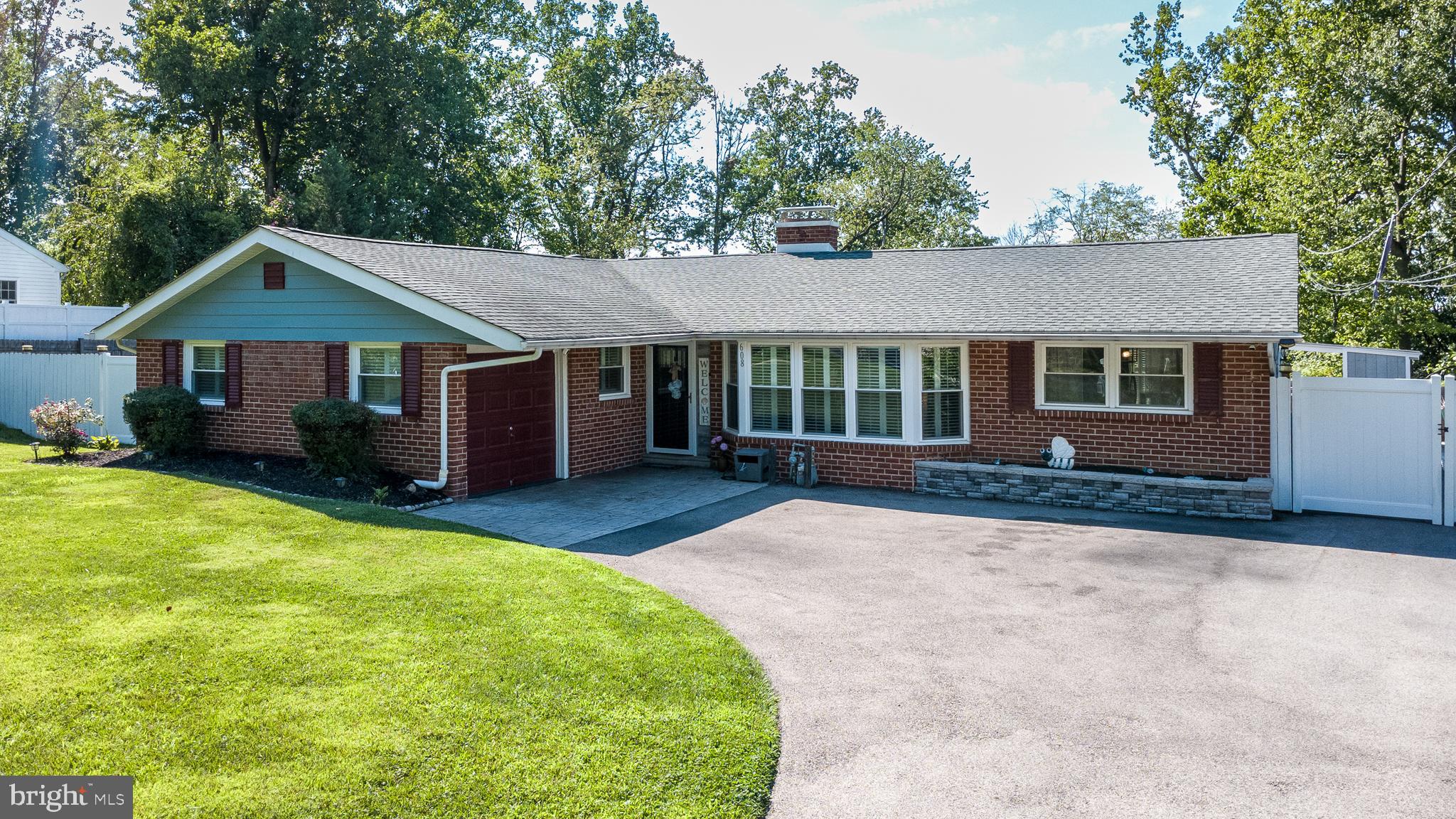 608 ORIOLE LANE