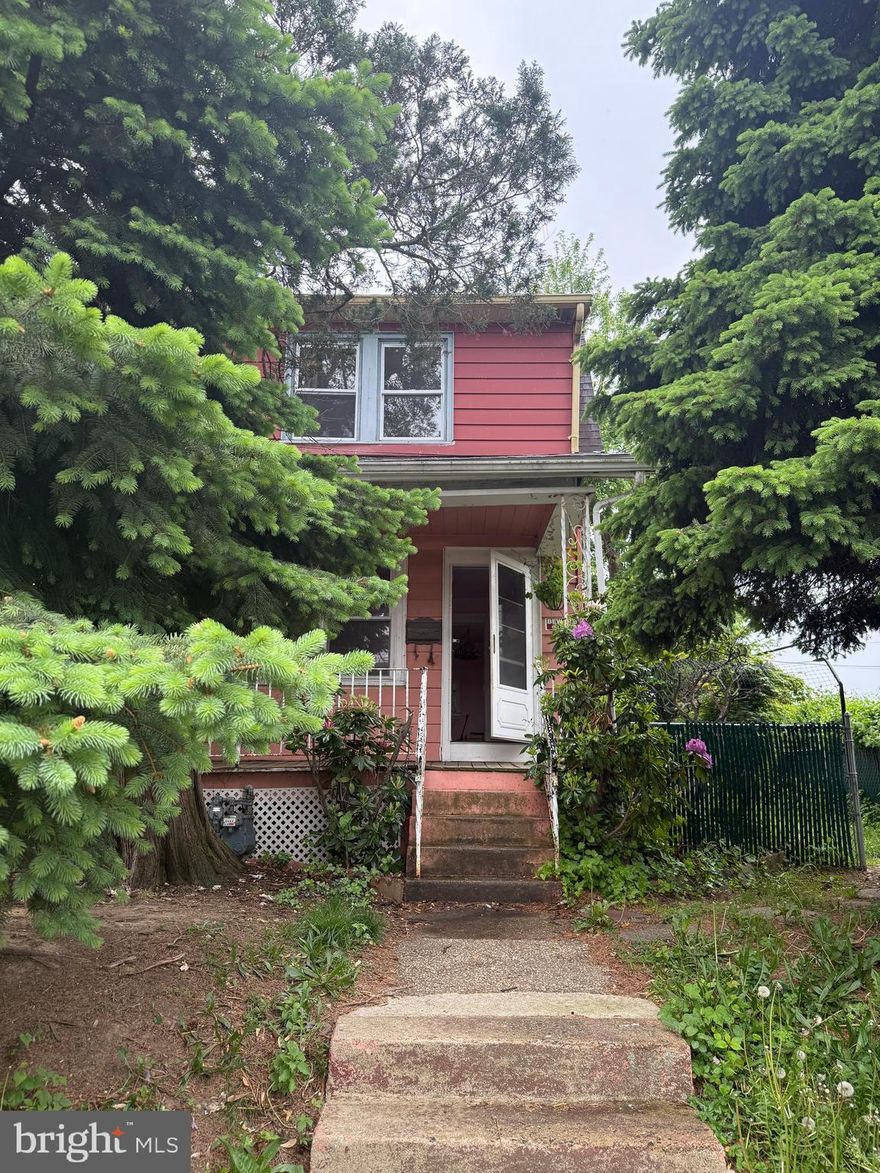 Investment opportunity.  This lovely twin needs a some updating and repairs, but has excellent potential. Once completed this home will be a great investment.  It's a corner lot, lots of square footage with a private parking space. The rooms are large and there's so much potential. Being sold as is, seller cannot make any repairs but inspections are welcome.
The buyer would be responsible for the U&O and offer would reflect that.