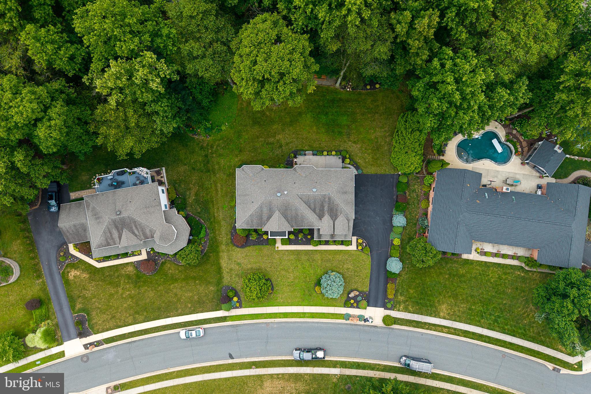 702 GLEN COURT