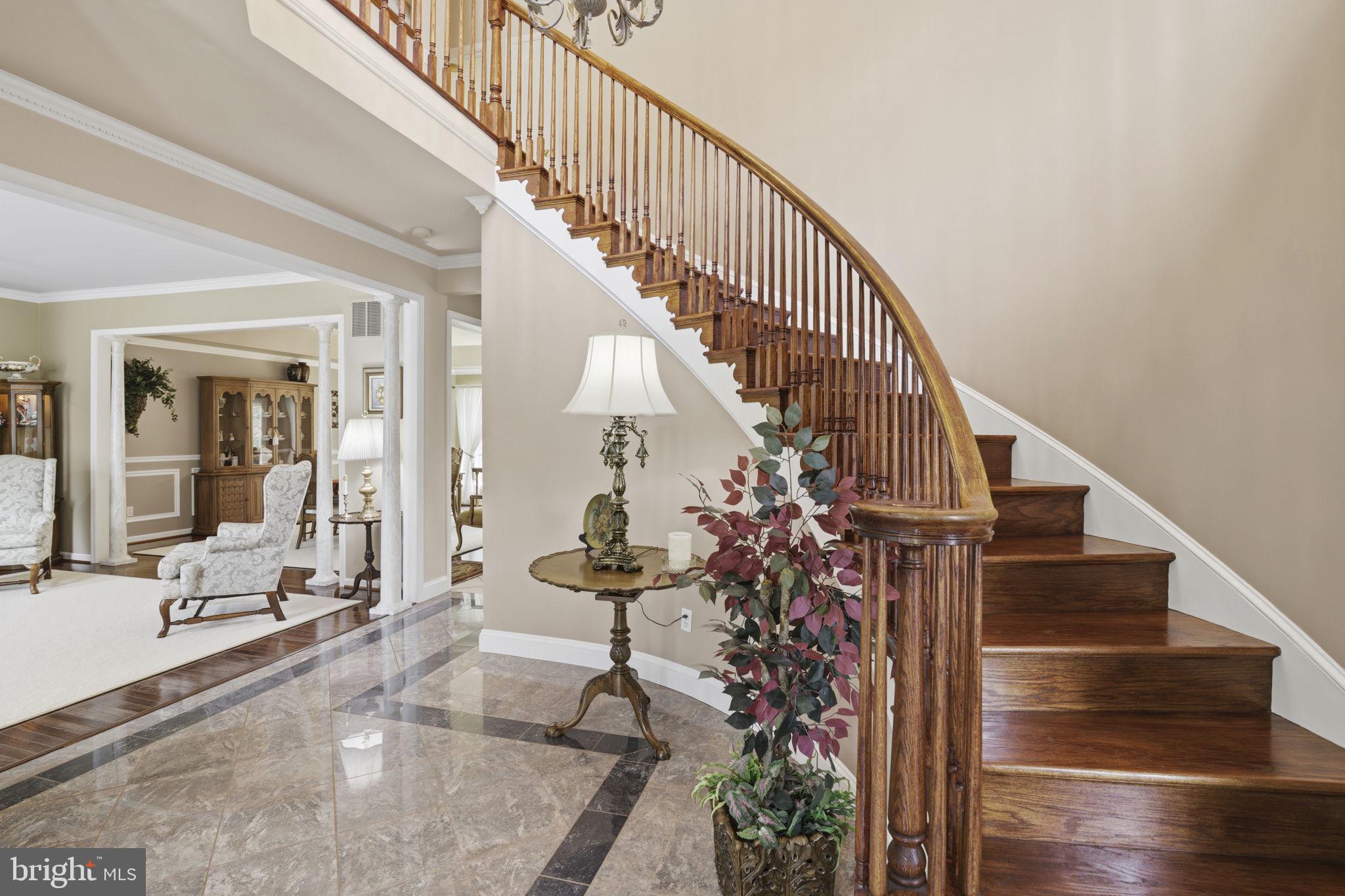 702 GLEN COURT