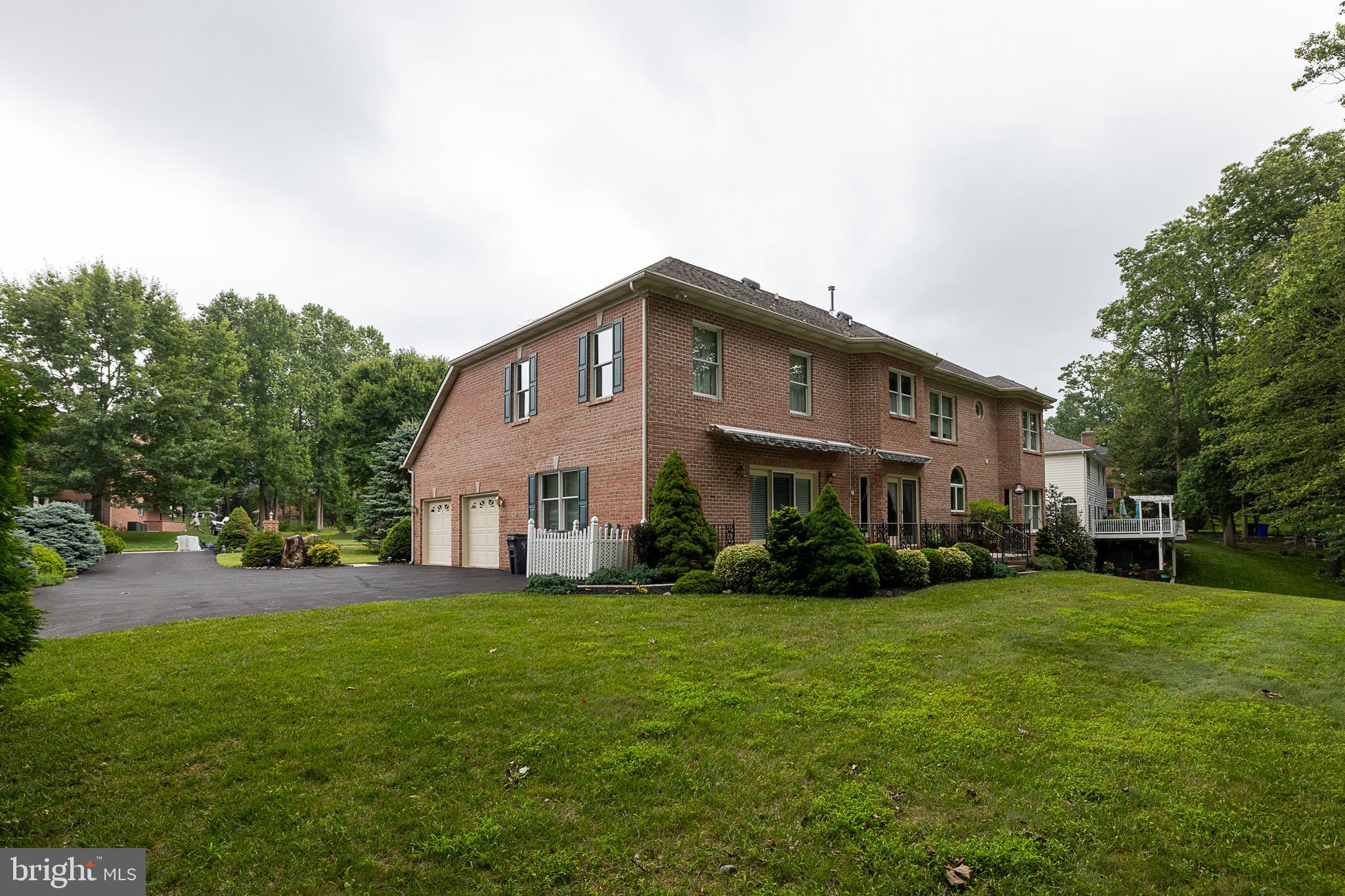 702 GLEN COURT