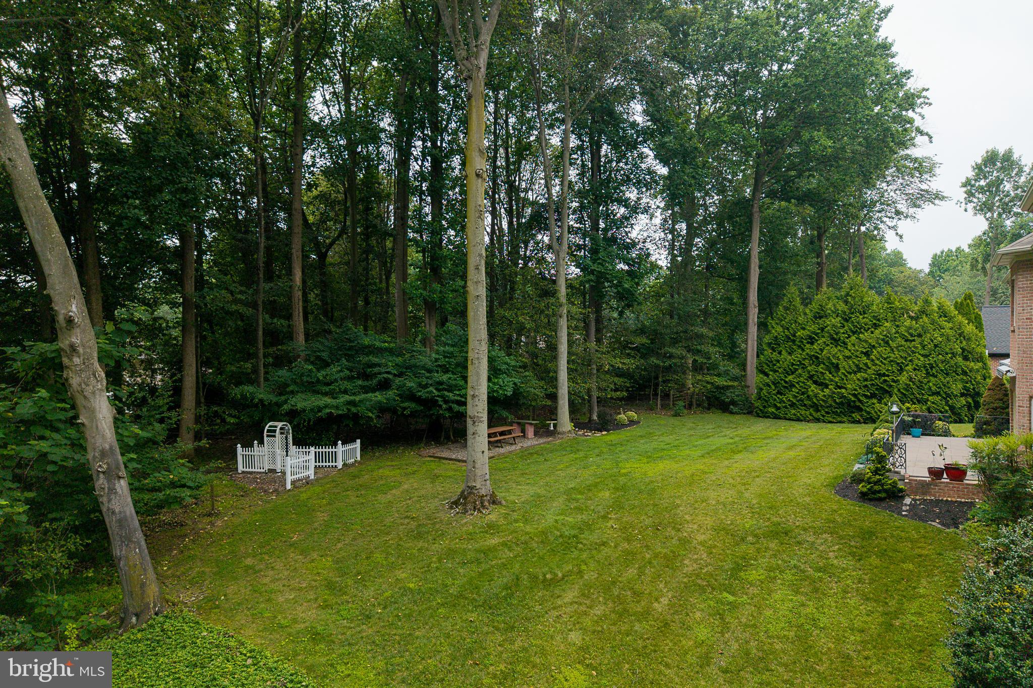702 GLEN COURT