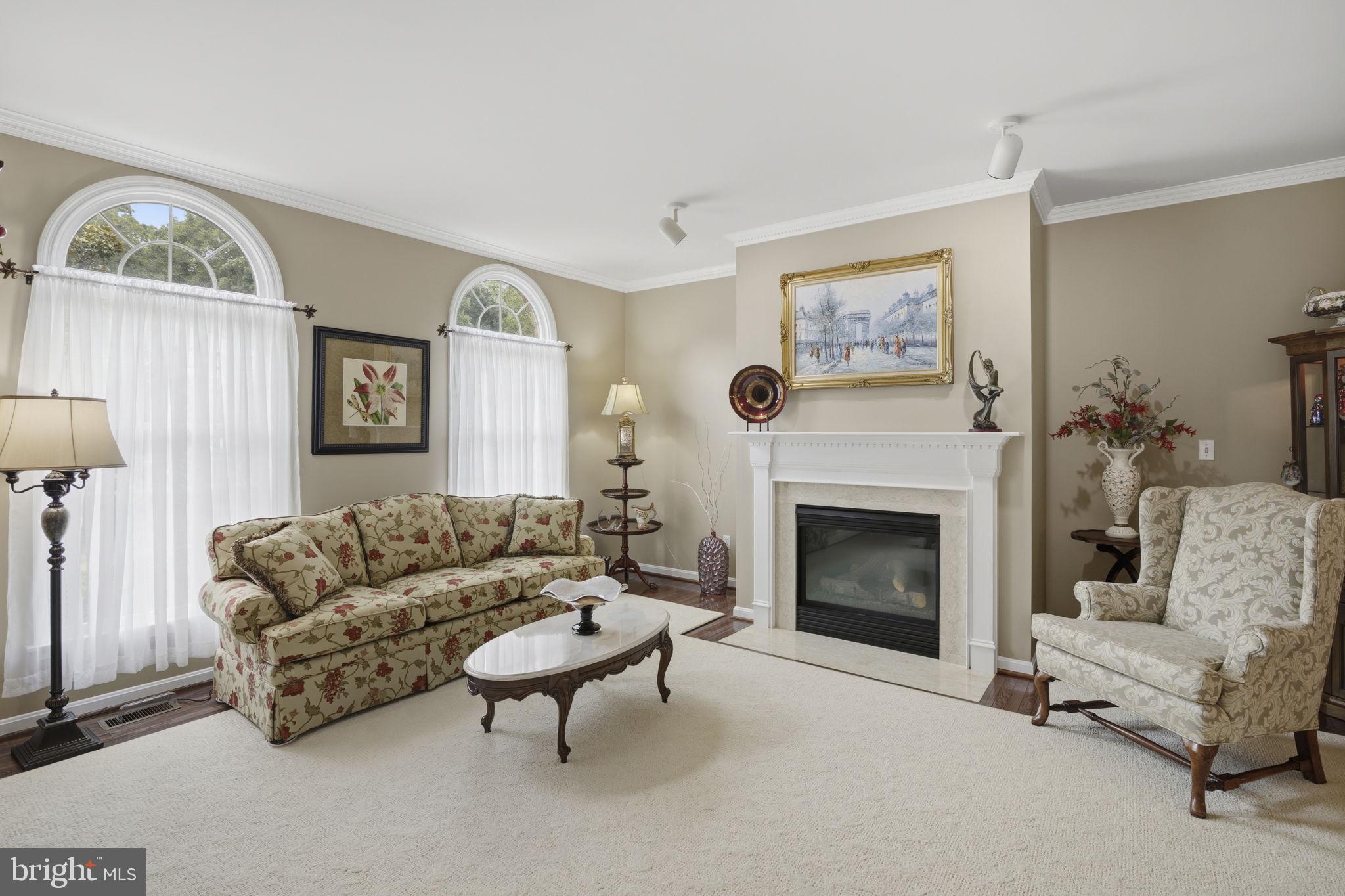 702 GLEN COURT