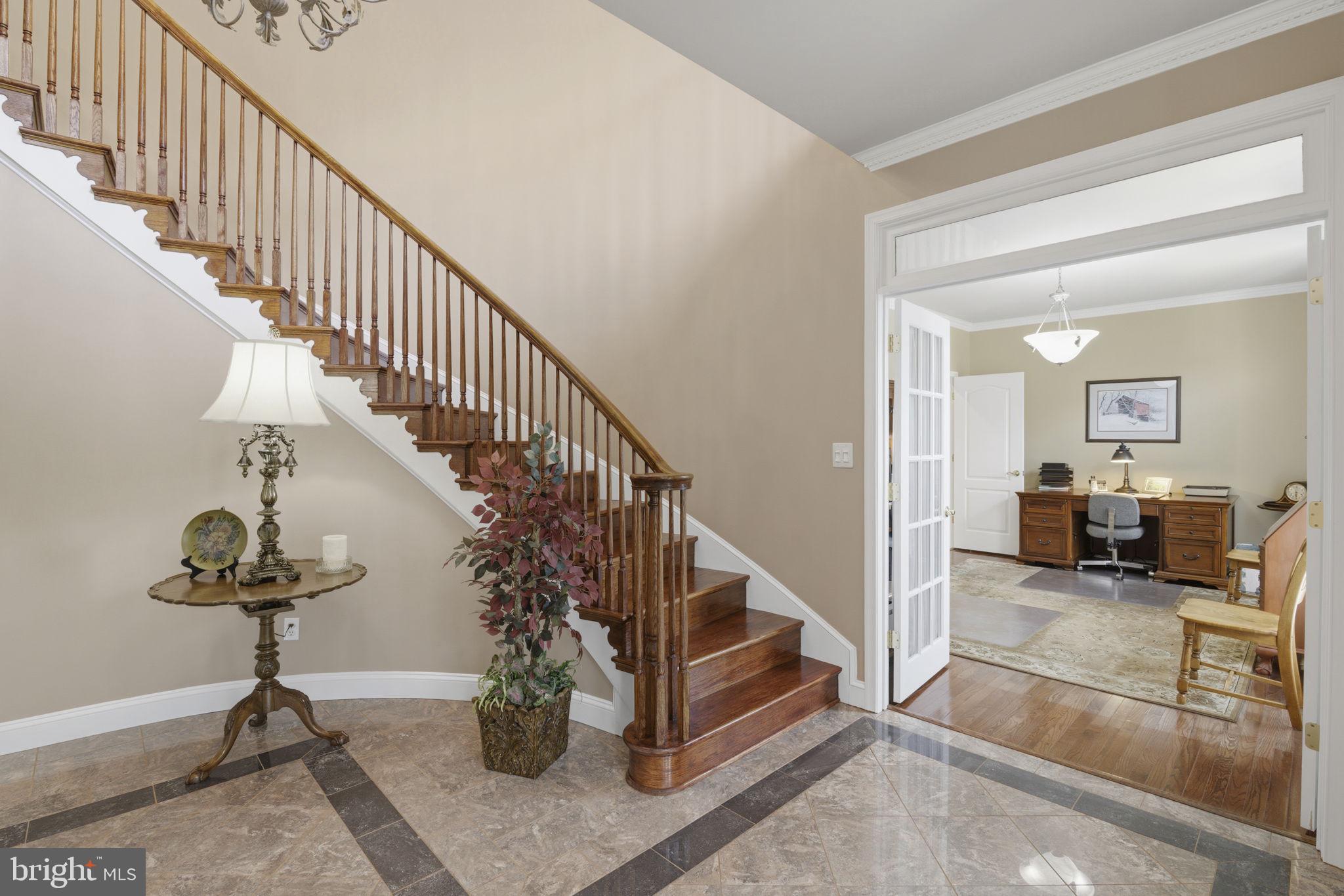 702 GLEN COURT