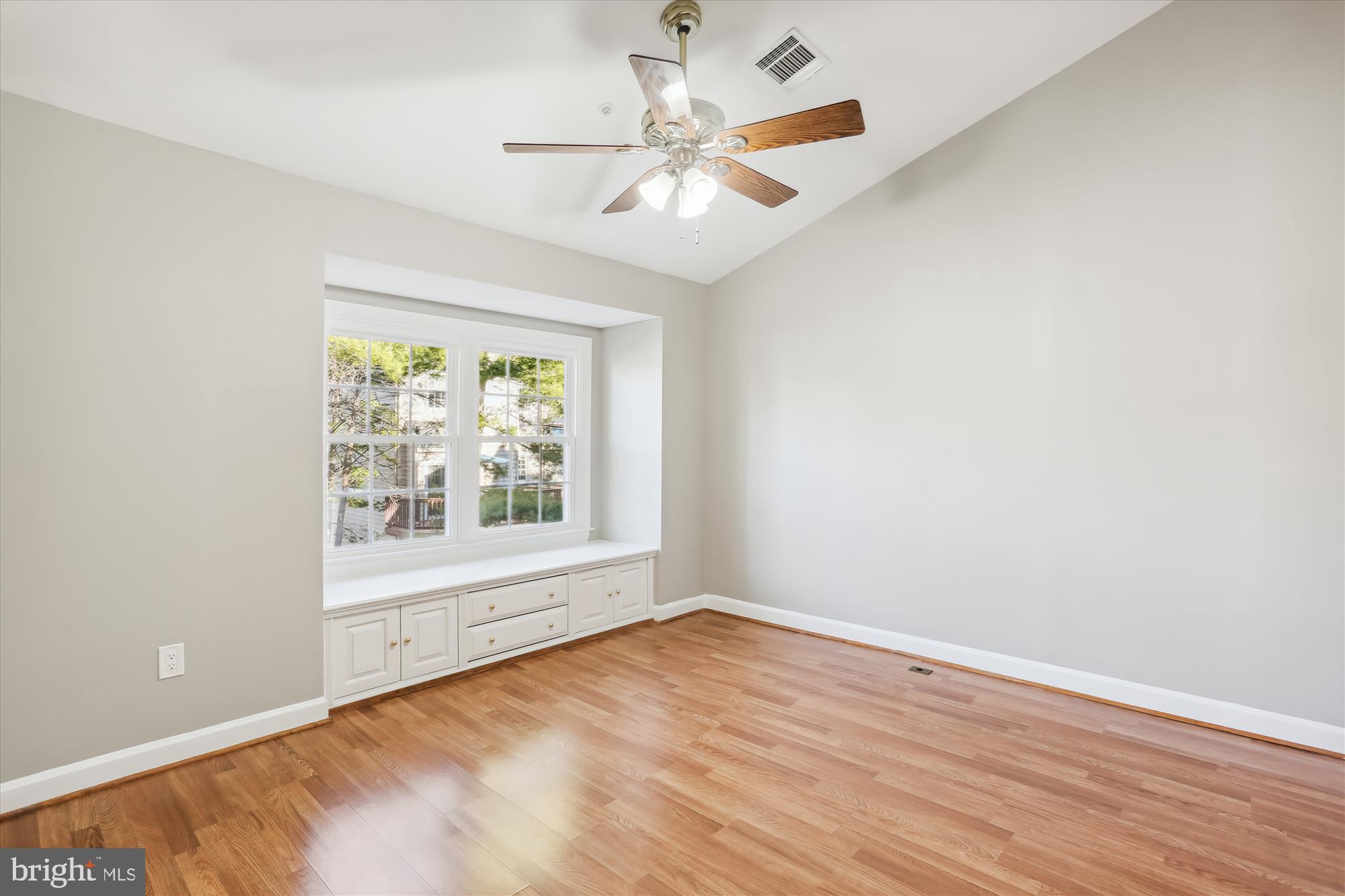 KEMP MILL - Residential