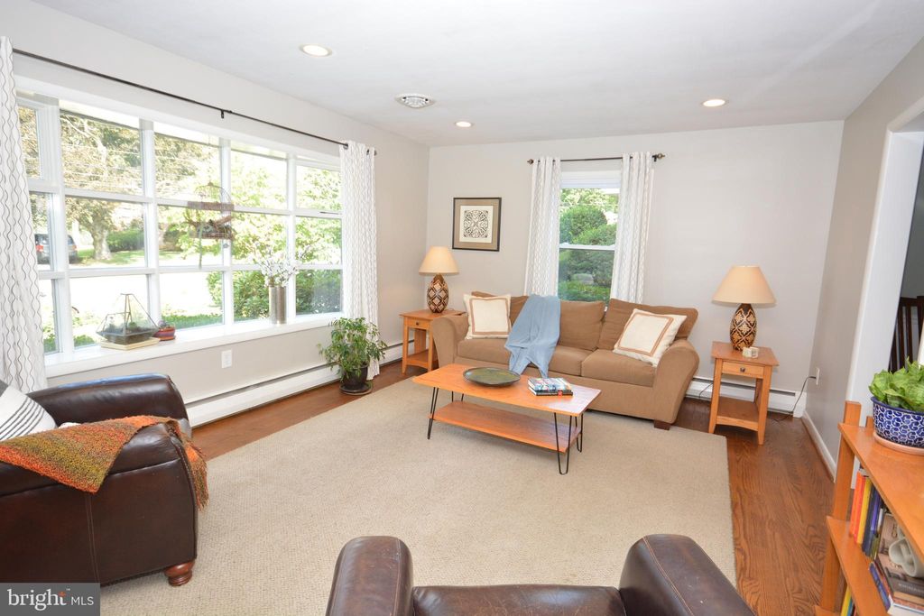 Photo of 19 Wolf Road, Akron, PA 17501 (MLS # PALA2056664)