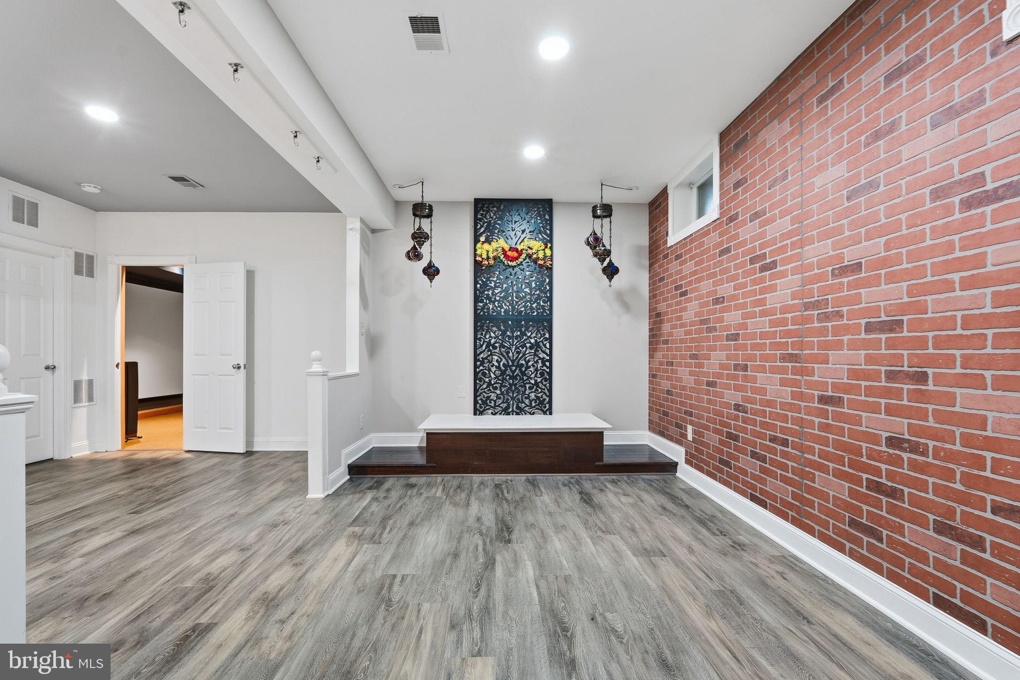 HICKORY CREEK ESTATES - Residential