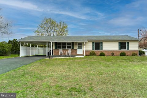 Photo of 108 W Bonnie Avenue, ELIZABETHVILLE, PA 17023 (MLS # PADA2058828)