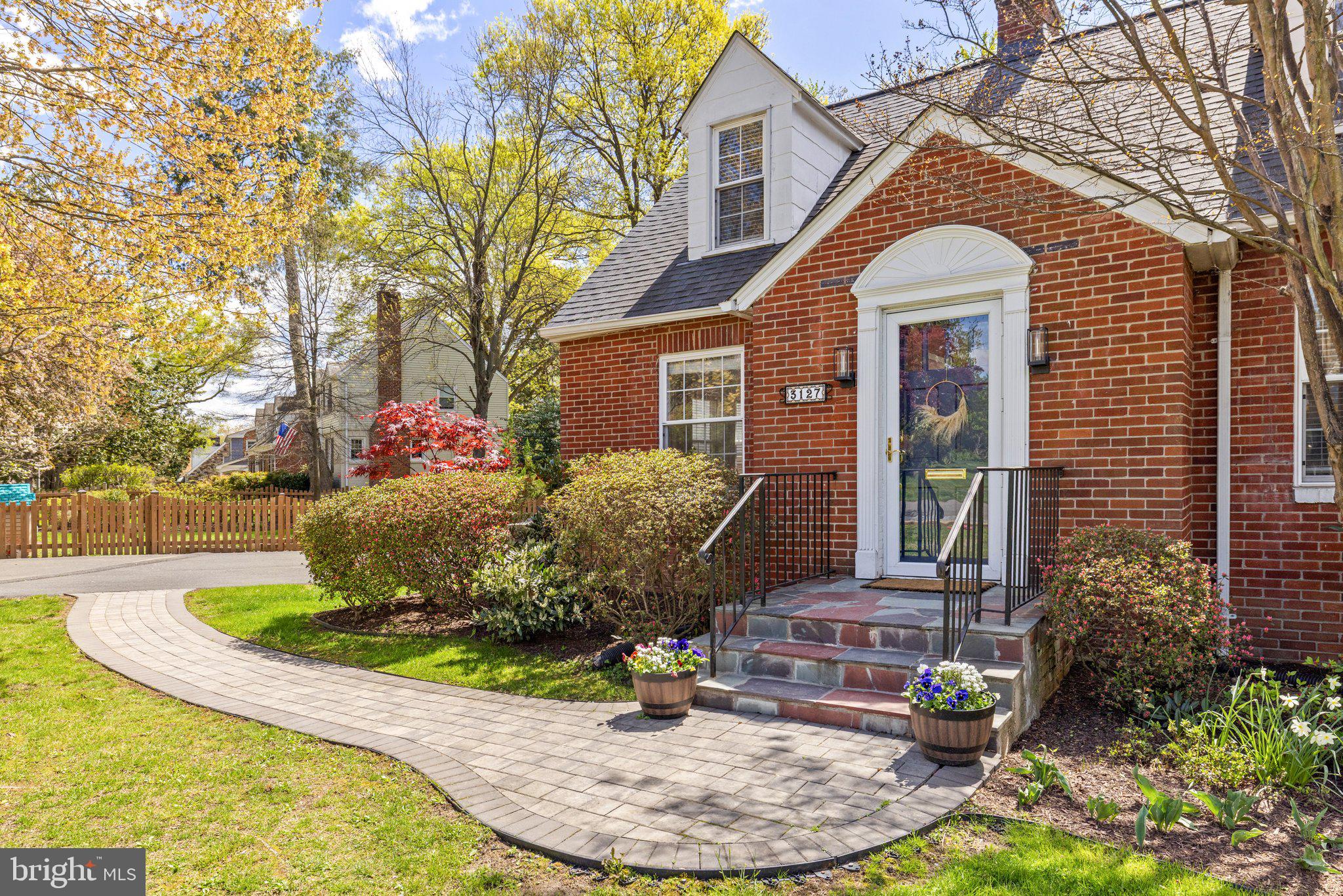 LEE HEIGHTS - Residential