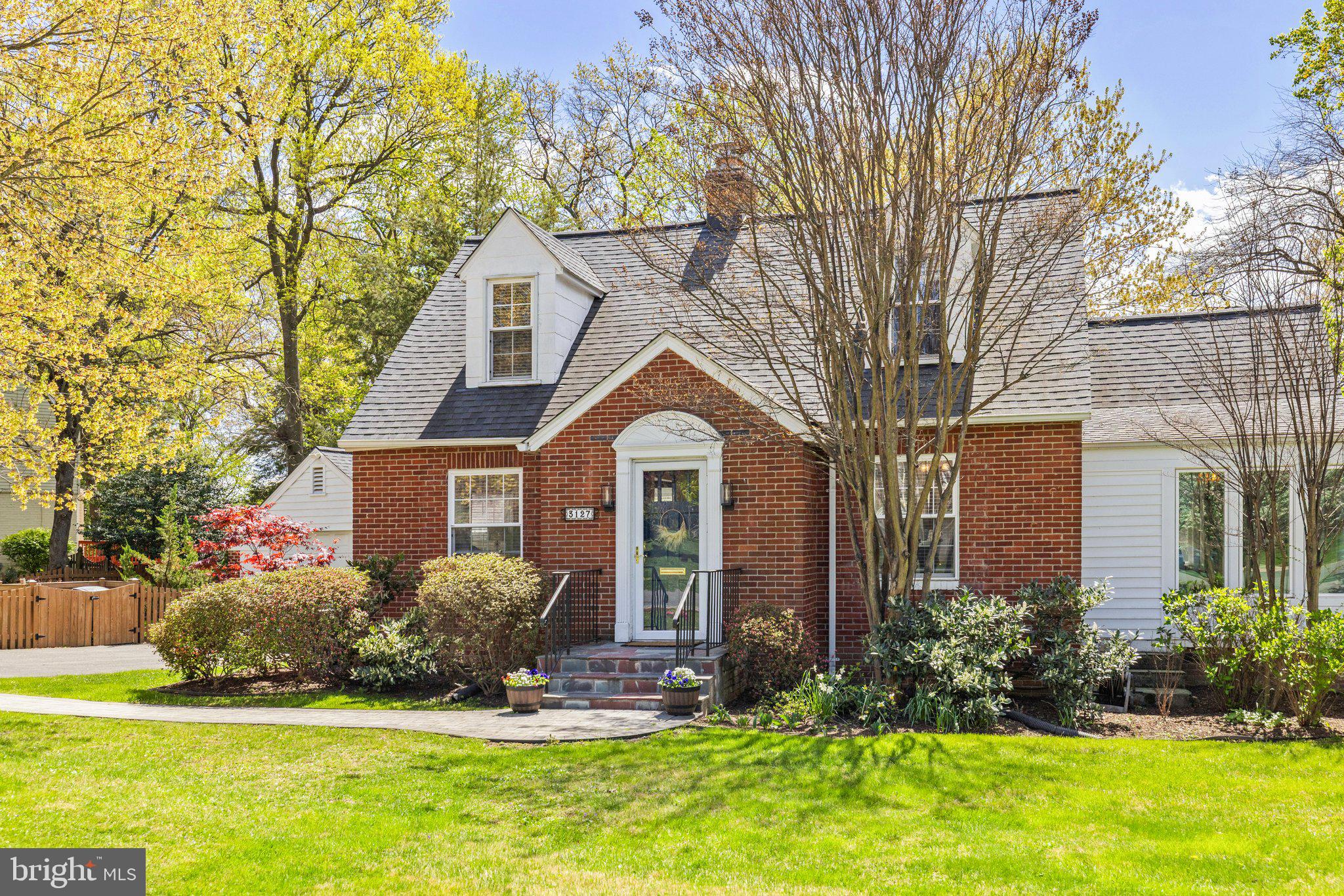 LEE HEIGHTS - Residential