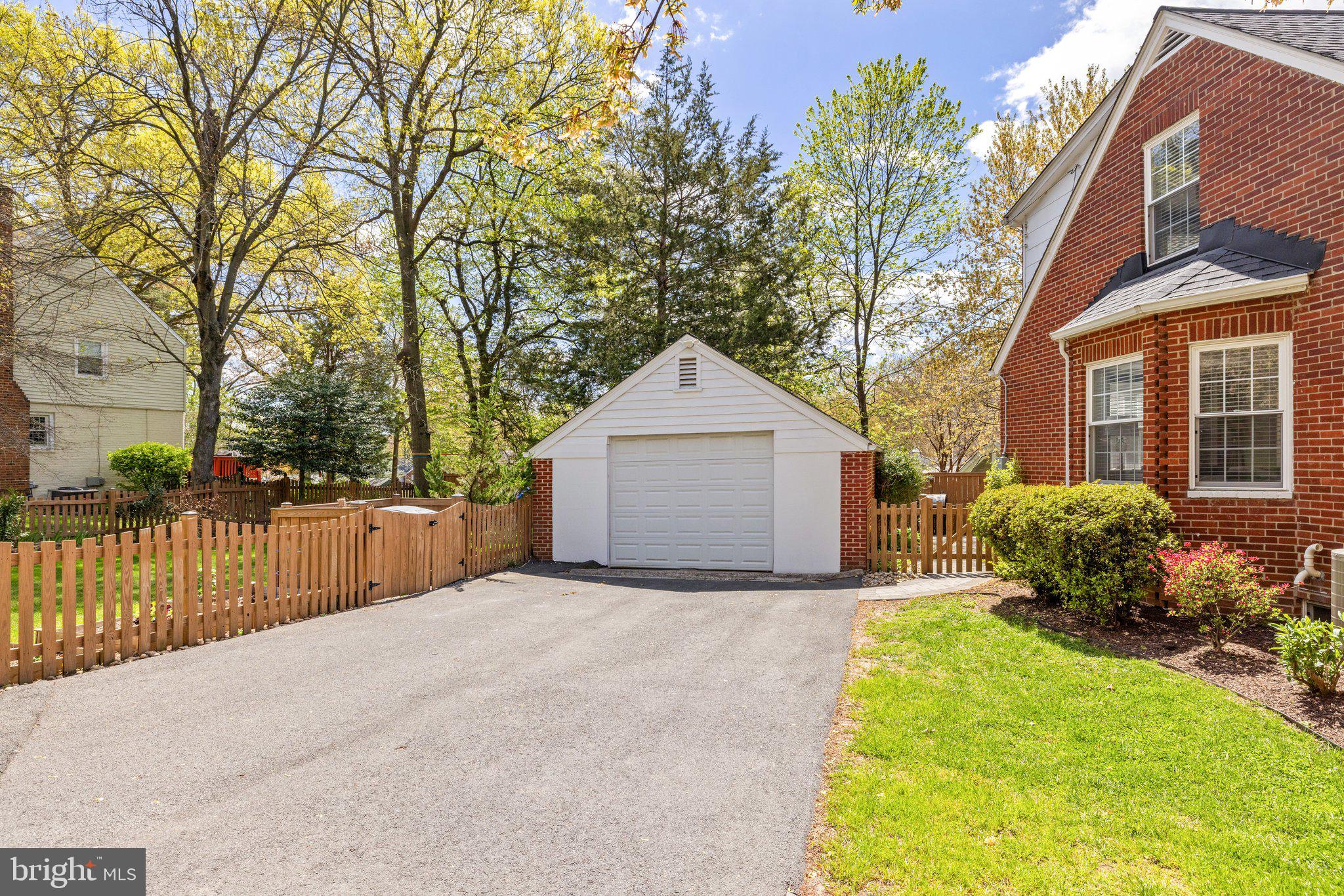 LEE HEIGHTS - Residential