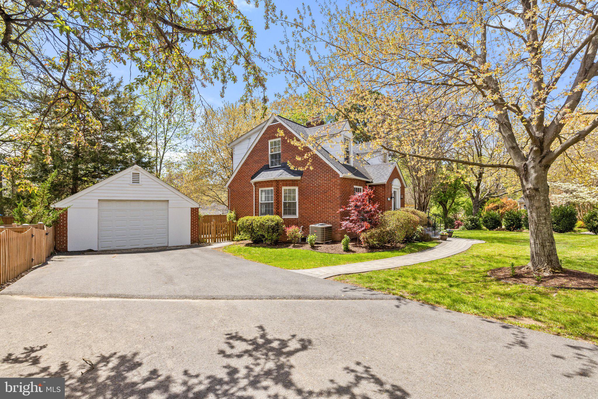 LEE HEIGHTS - Residential