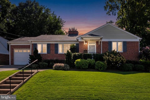 Photo of 5106 33rd Street N, ARLINGTON, VA 22207 (MLS # VAAR2079958)